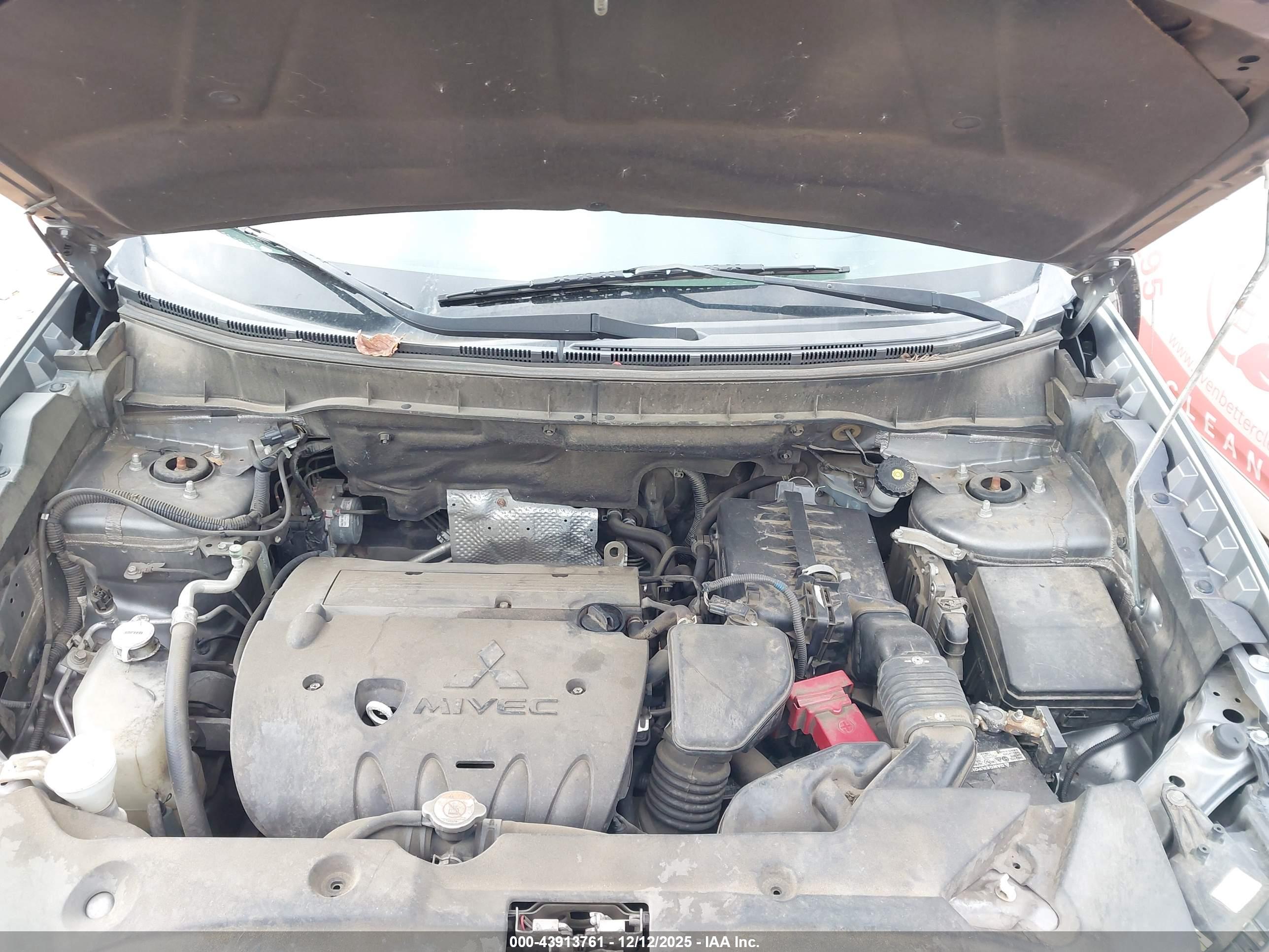 MITSUBISHI OUTLANDER image 10