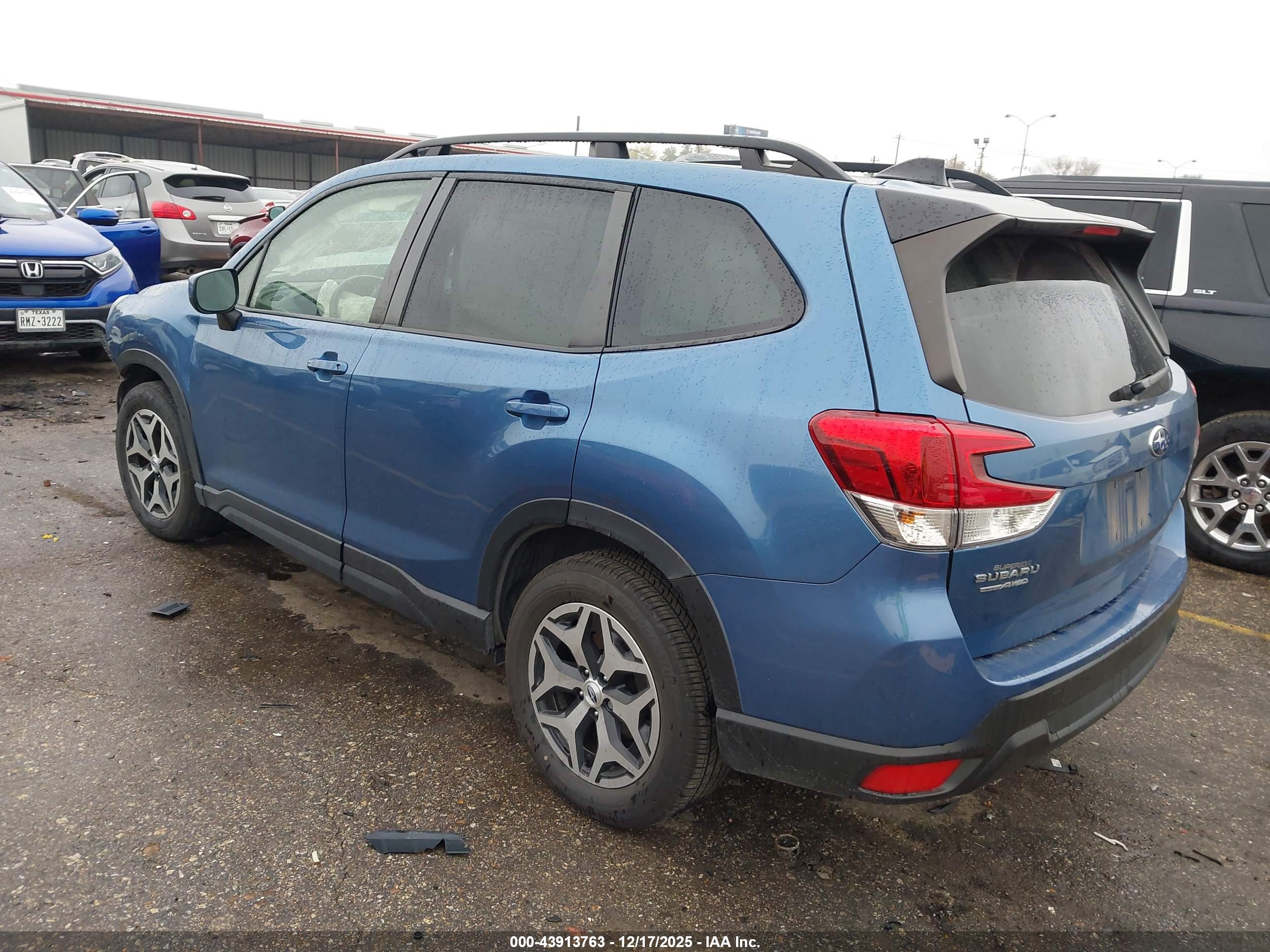 SUBARU FORESTER image 3