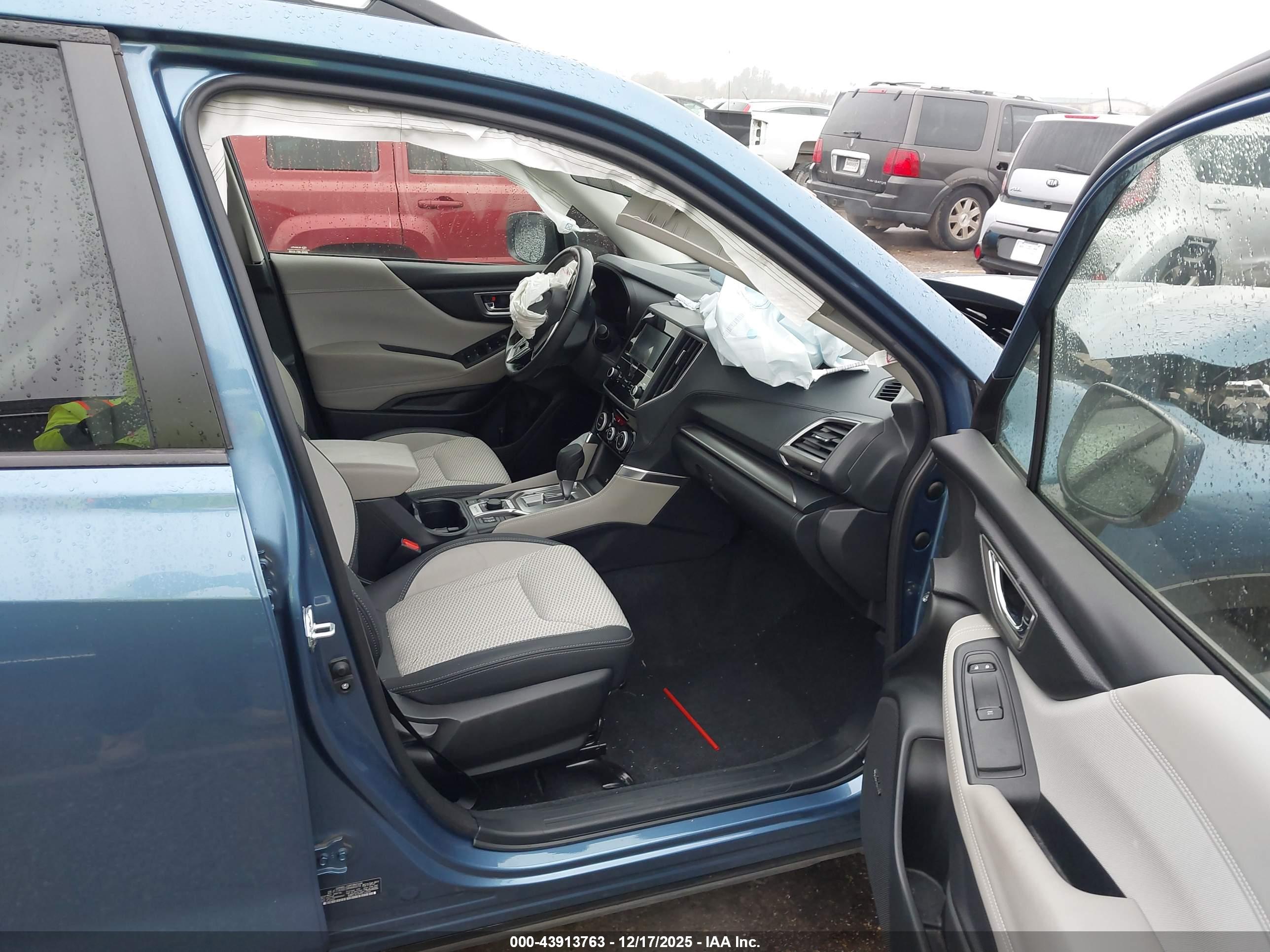 SUBARU FORESTER image 5