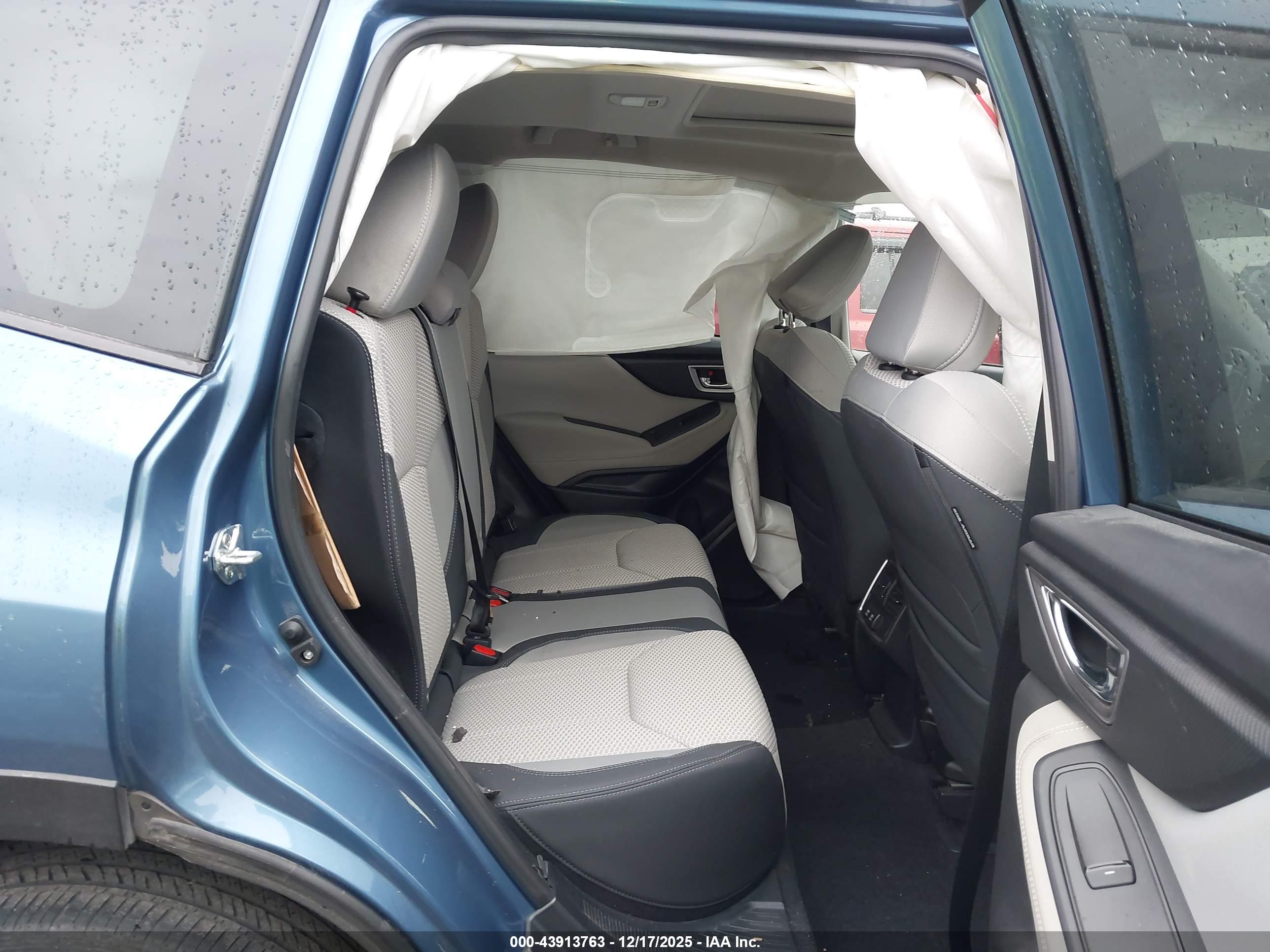 SUBARU FORESTER image 8