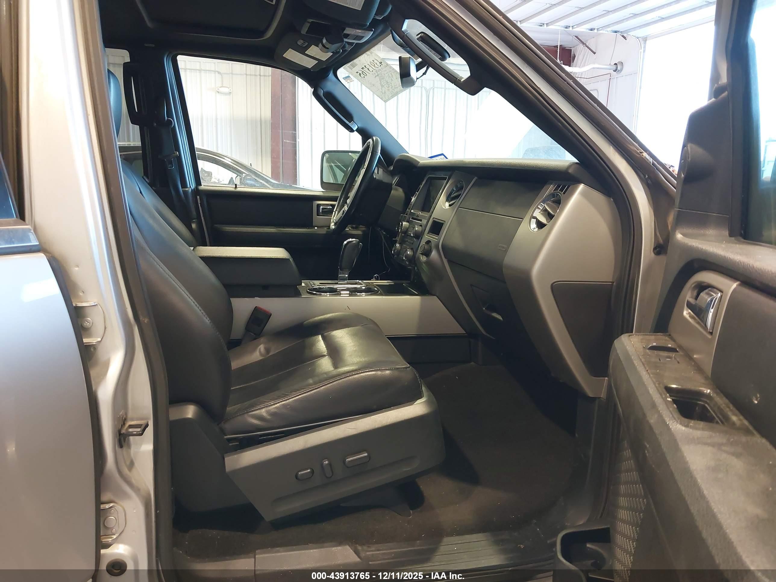 FORD EXPEDITION image 5
