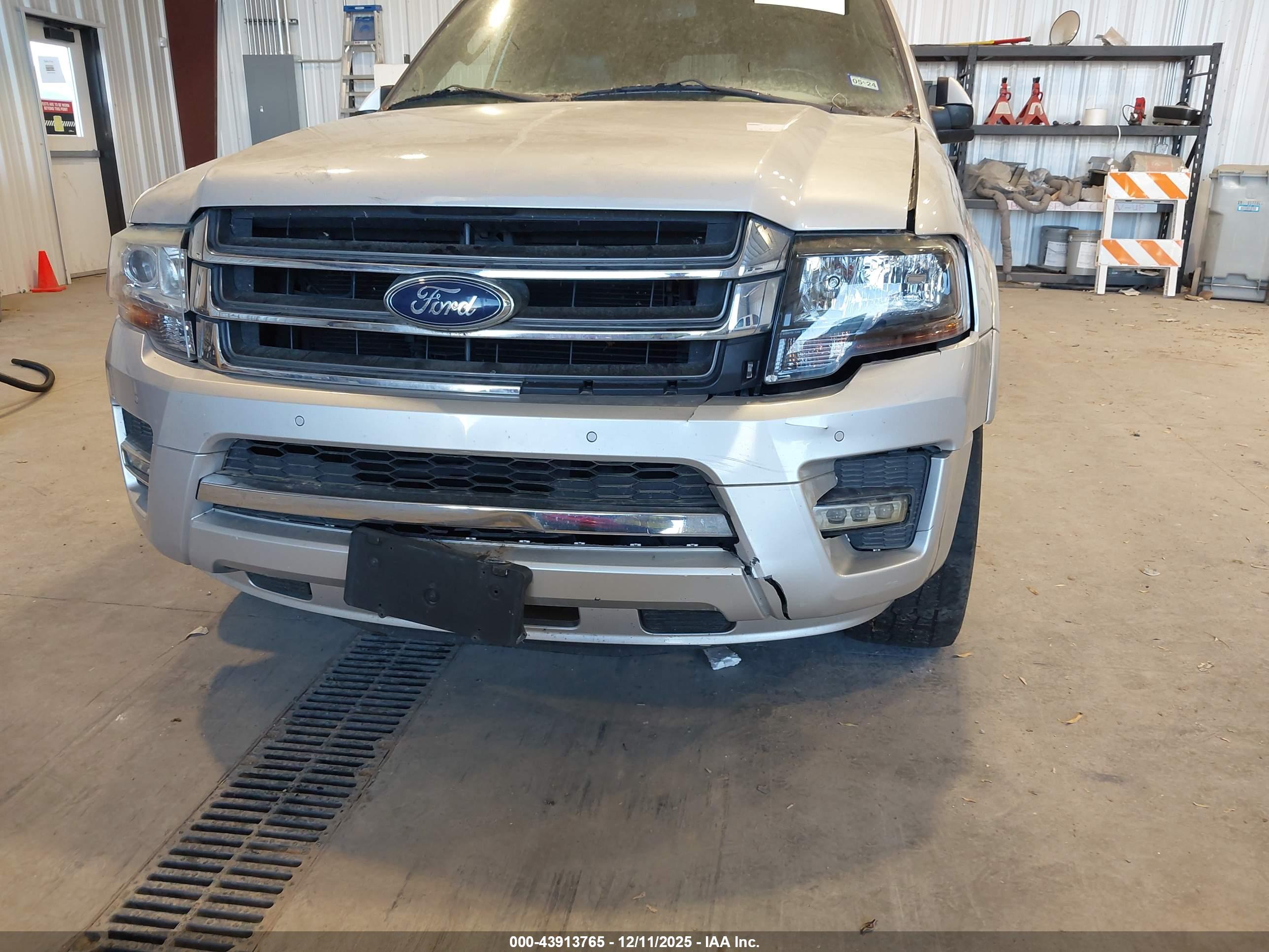 FORD EXPEDITION image 6