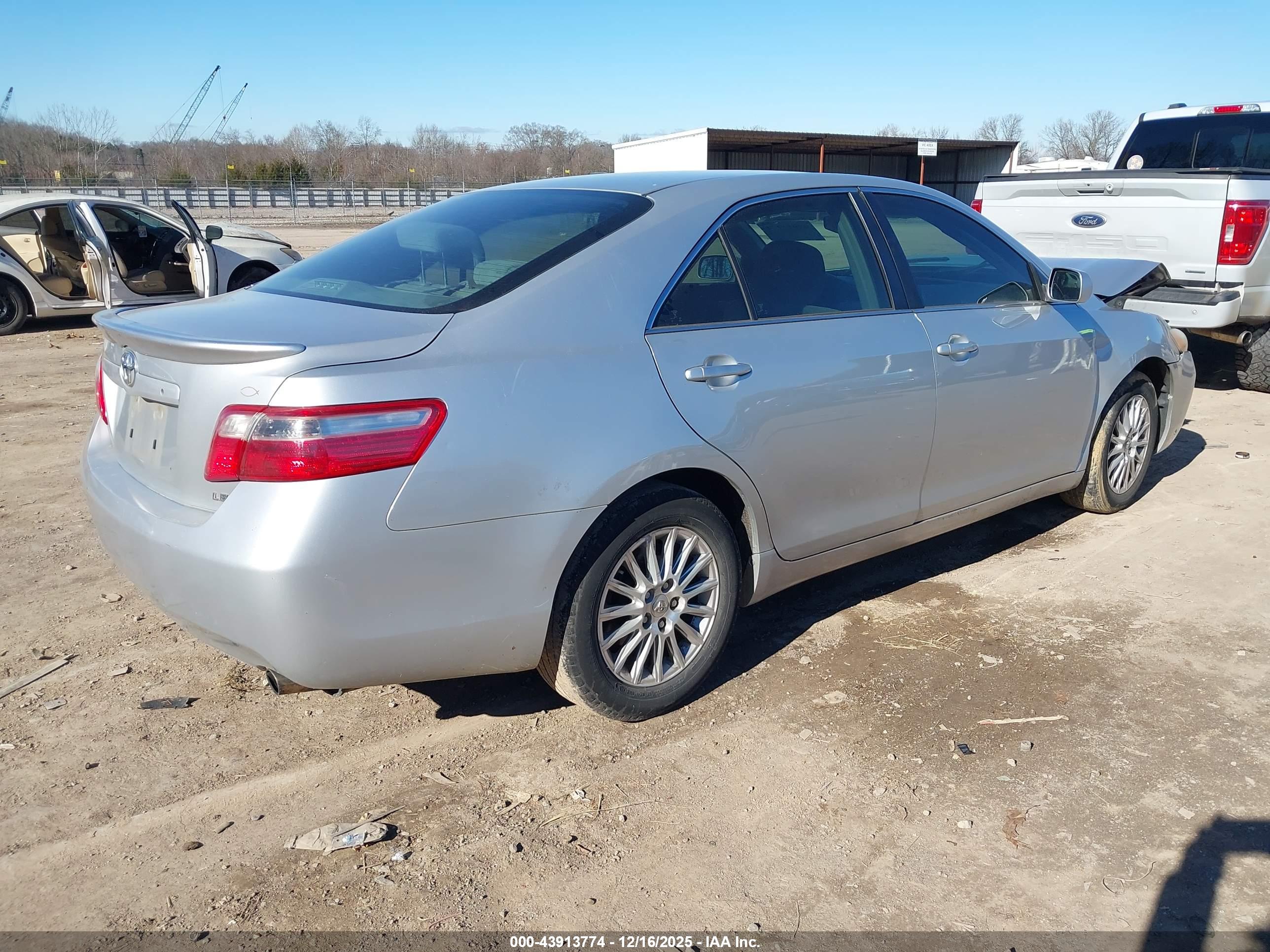 TOYOTA CAMRY image 4