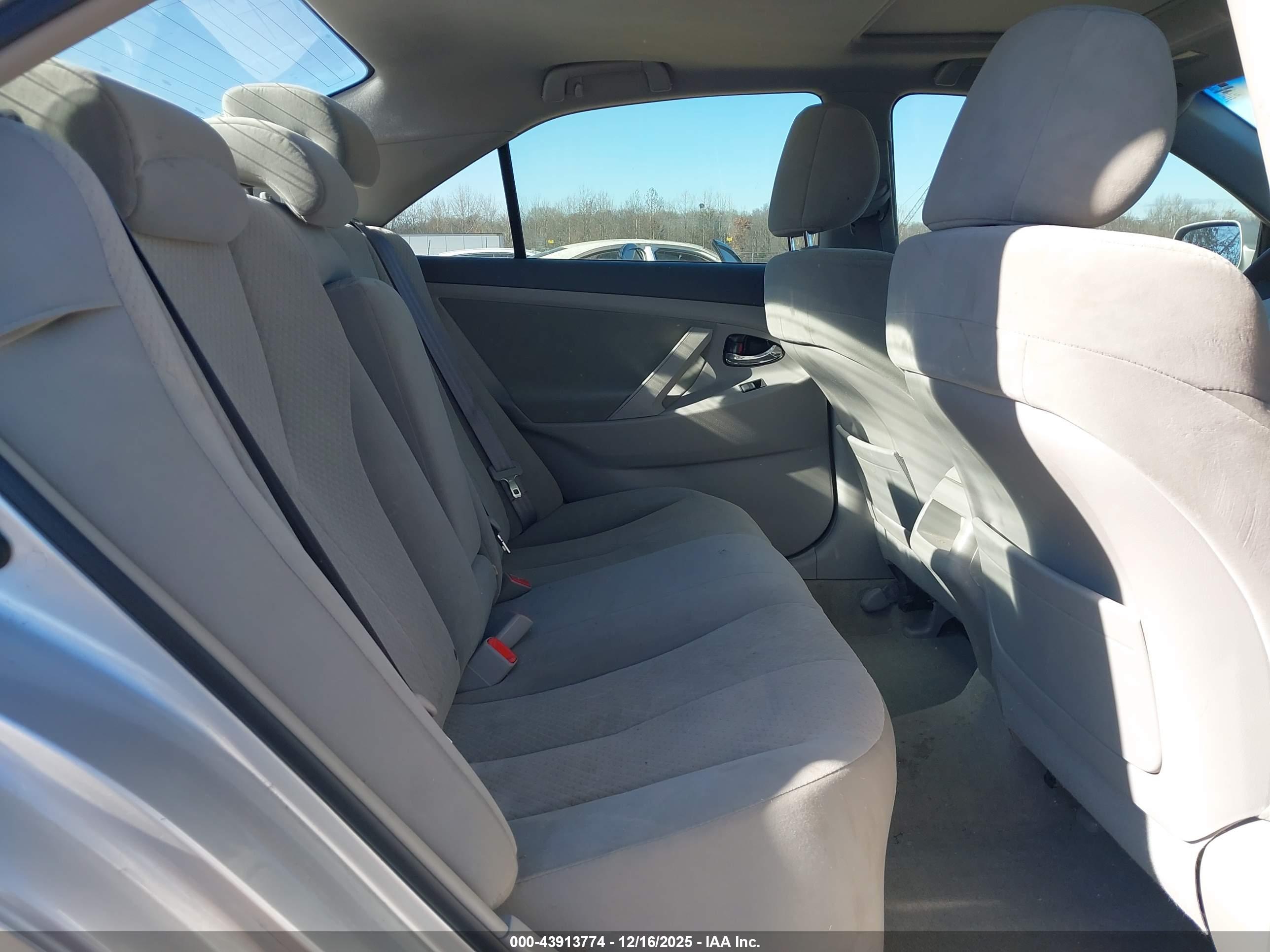 TOYOTA CAMRY image 8