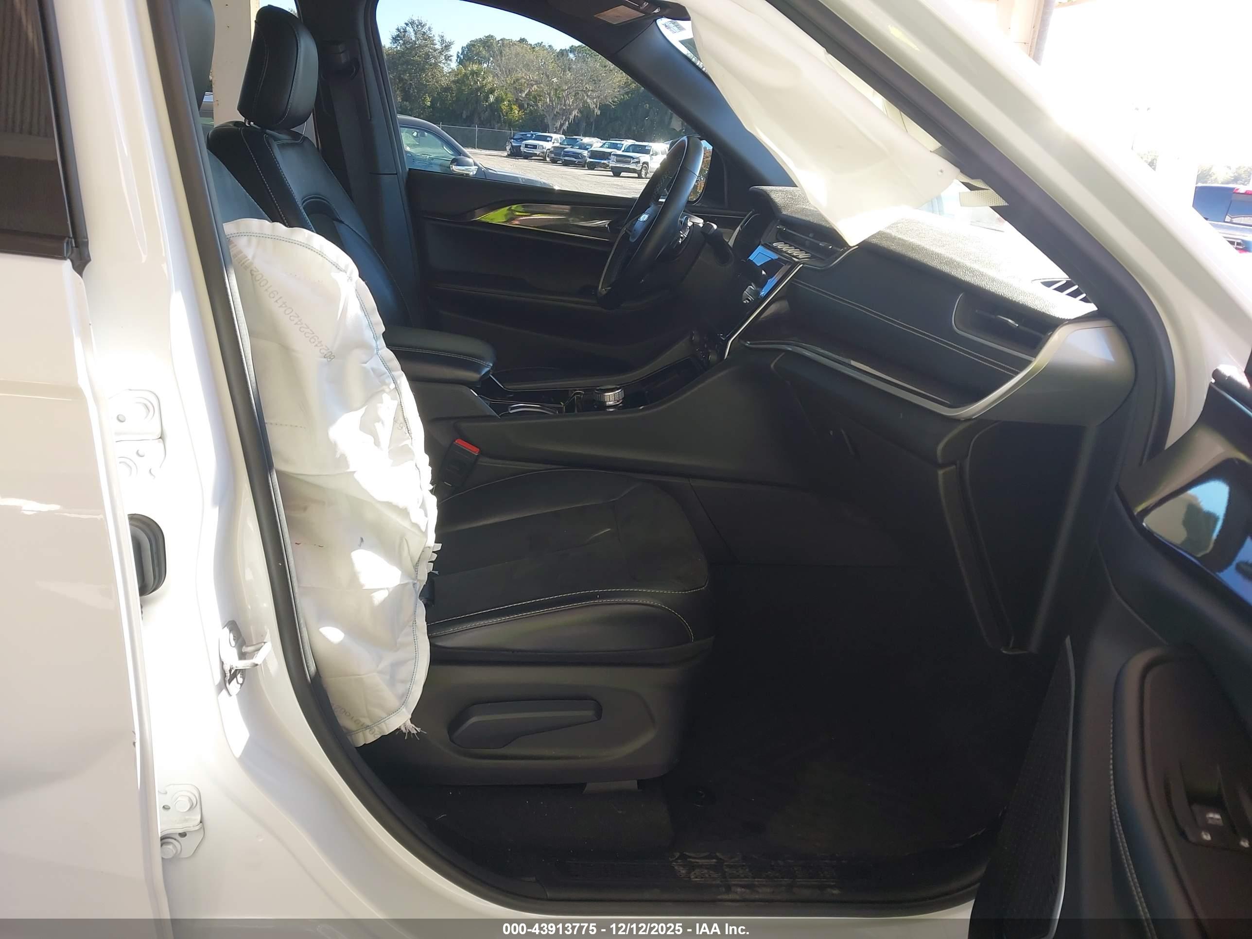 JEEP GRAND image 5