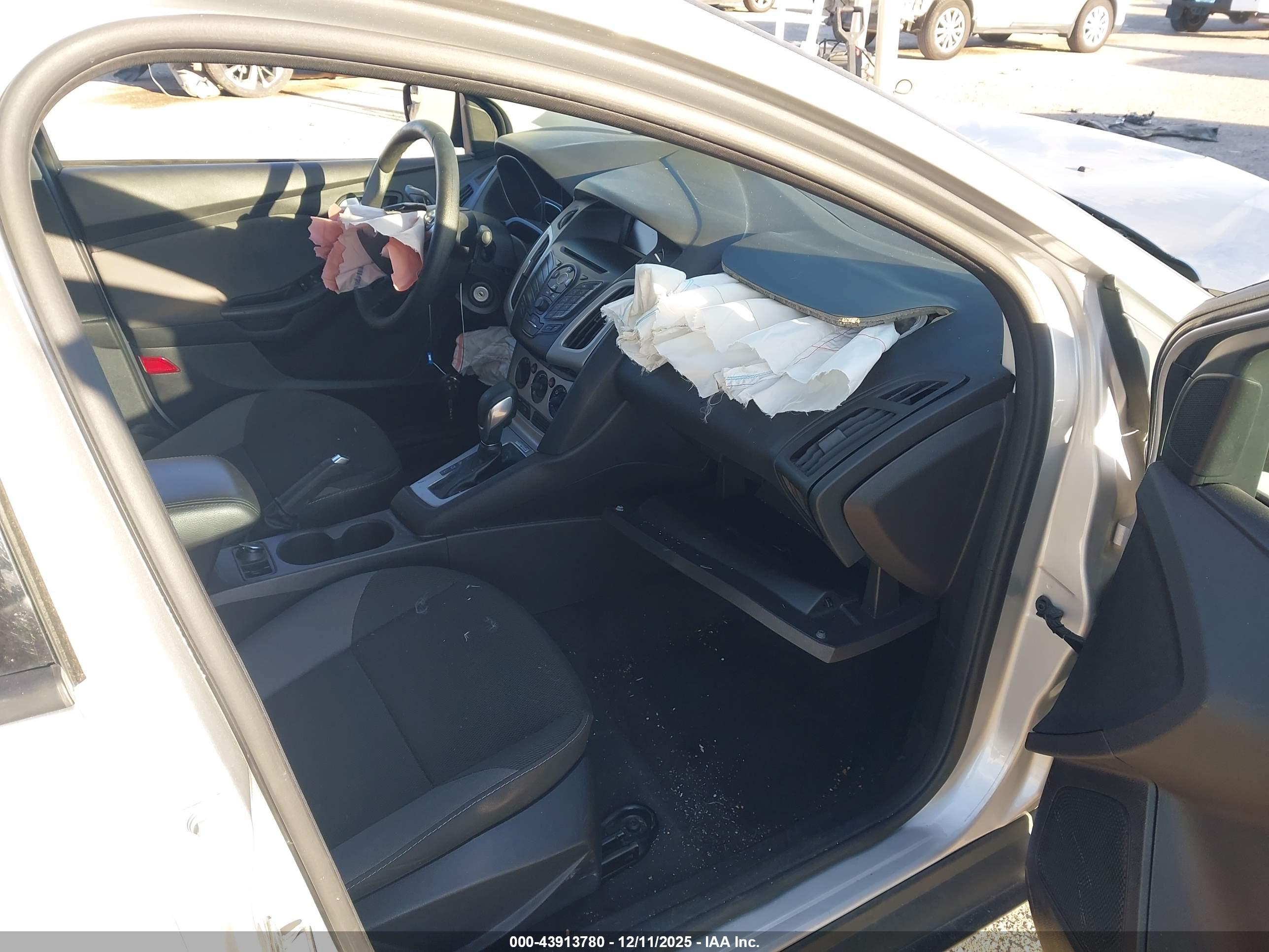 FORD FOCUS image 5