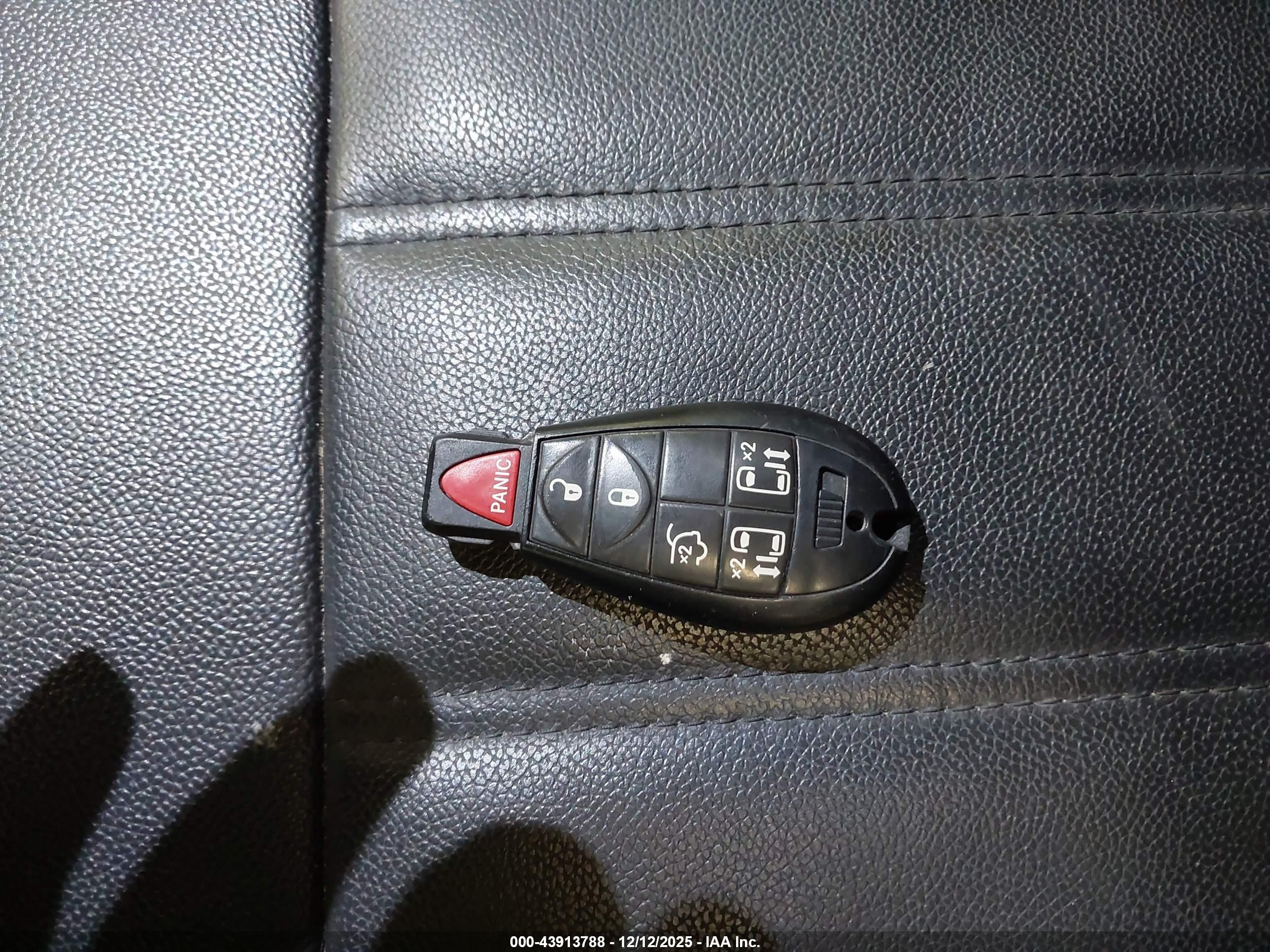 CHRYSLER TOWN image 11