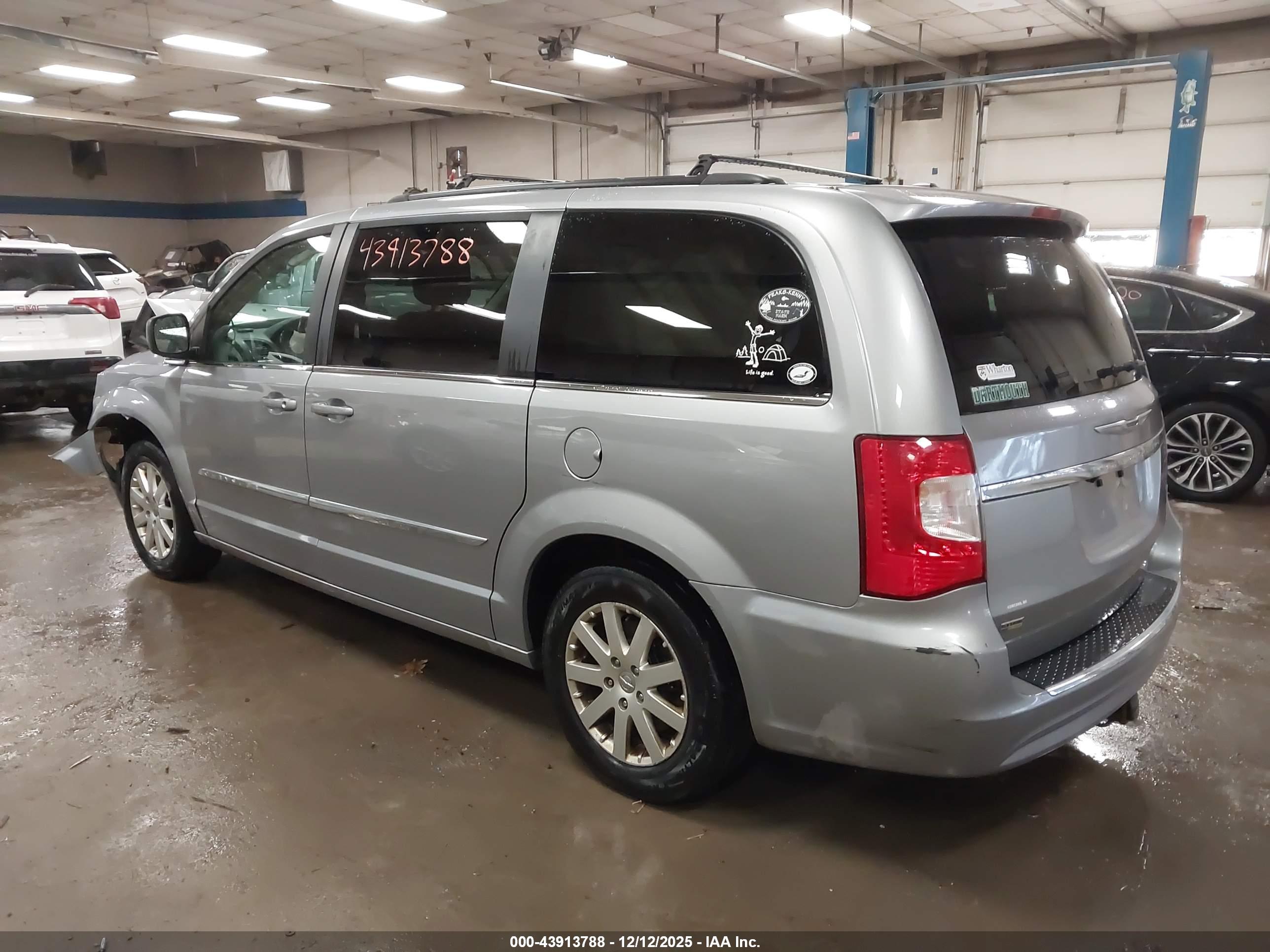 CHRYSLER TOWN image 3