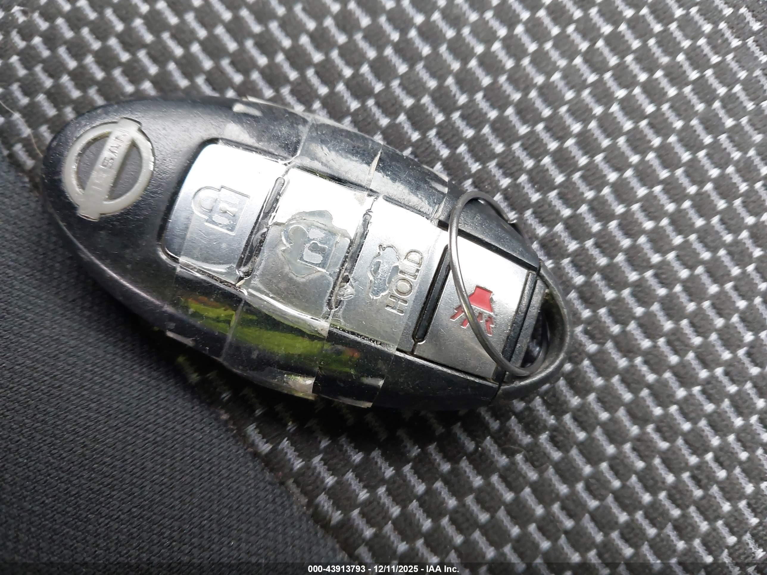 NISSAN VERSA image 11