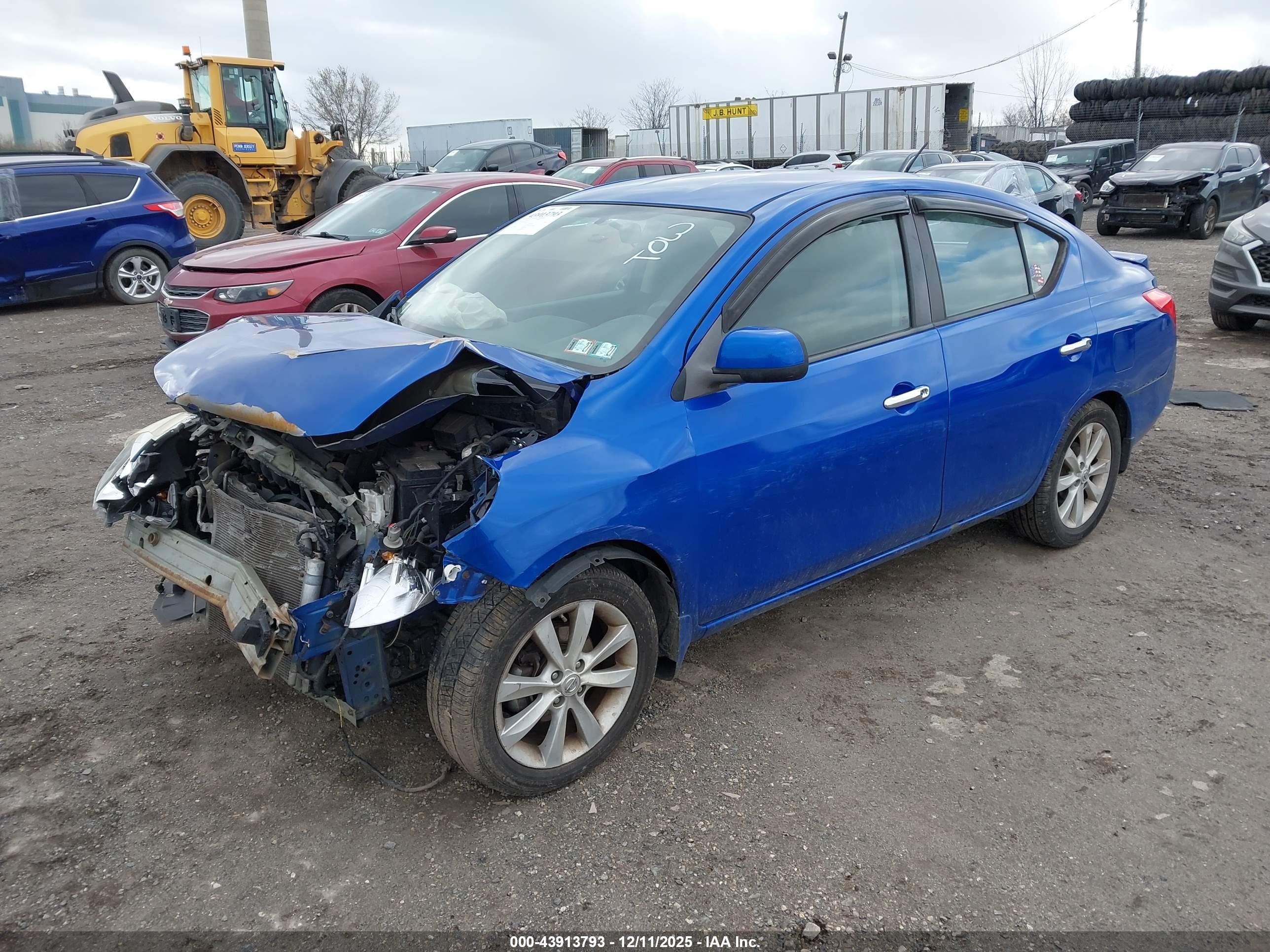NISSAN VERSA image 2