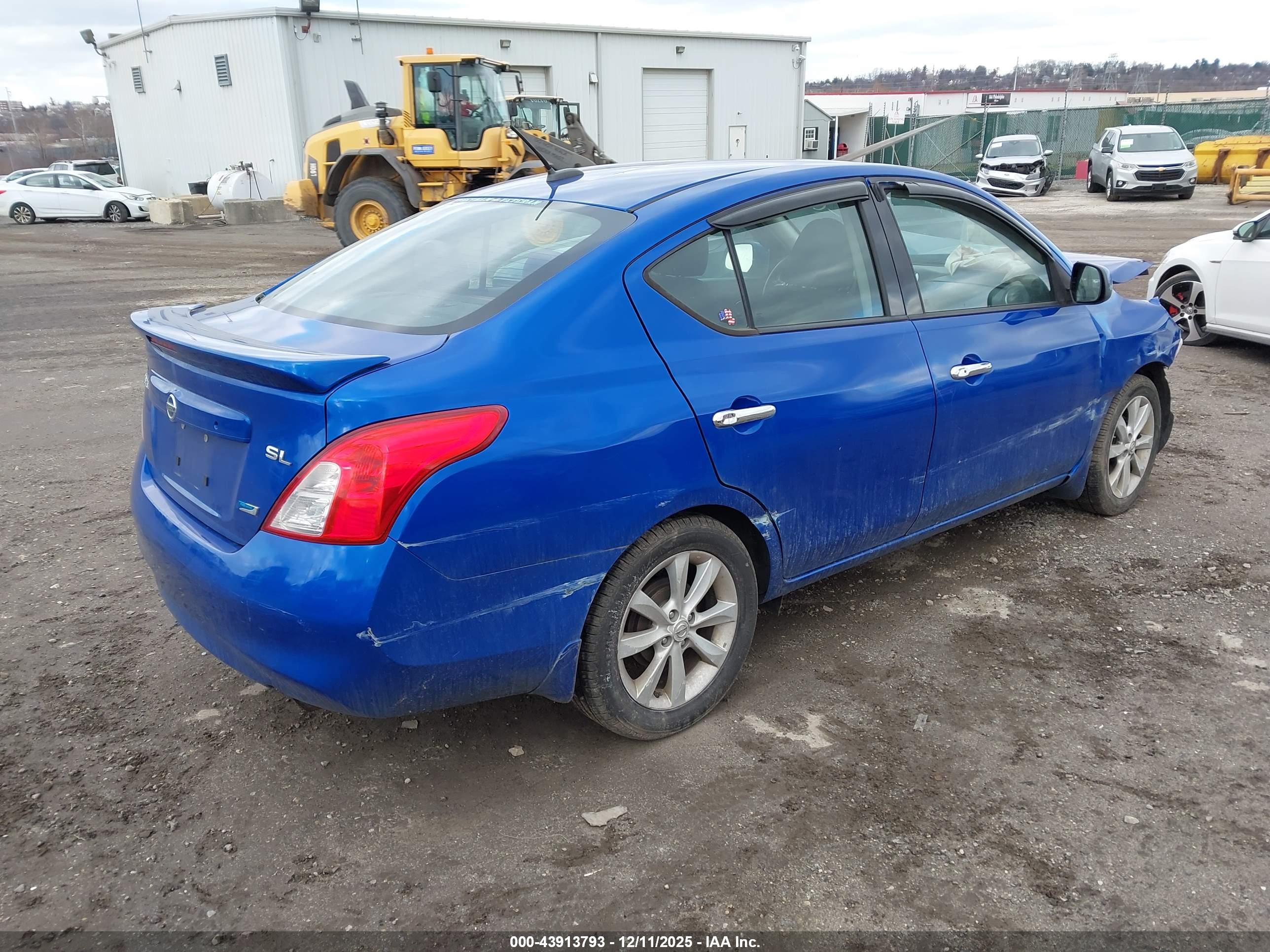 NISSAN VERSA image 4