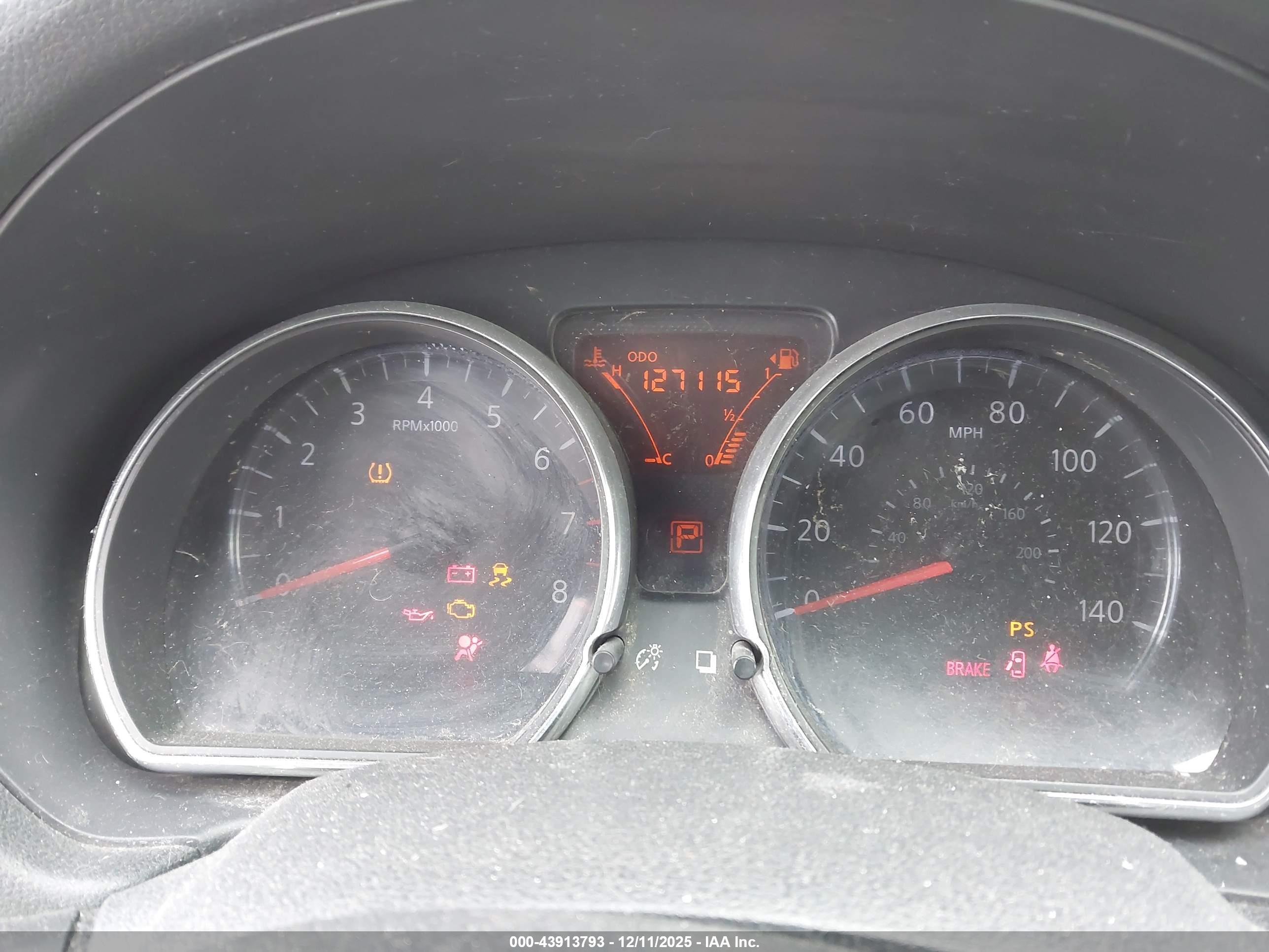 NISSAN VERSA image 7