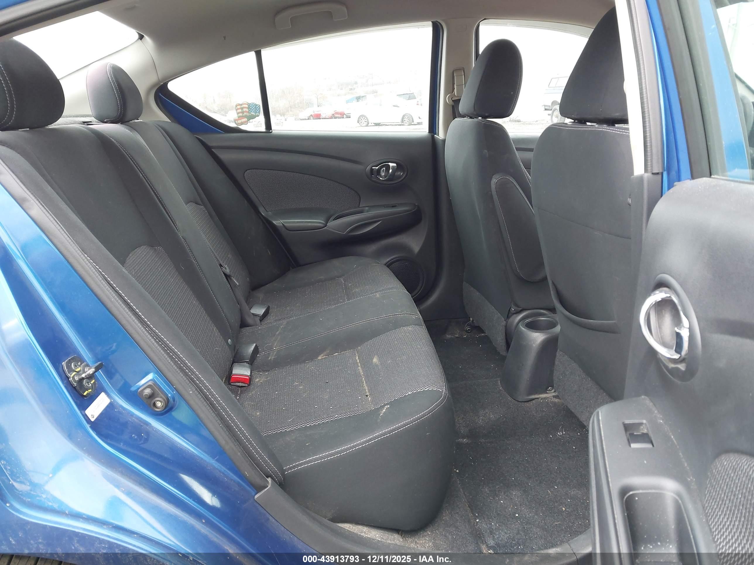 NISSAN VERSA image 8