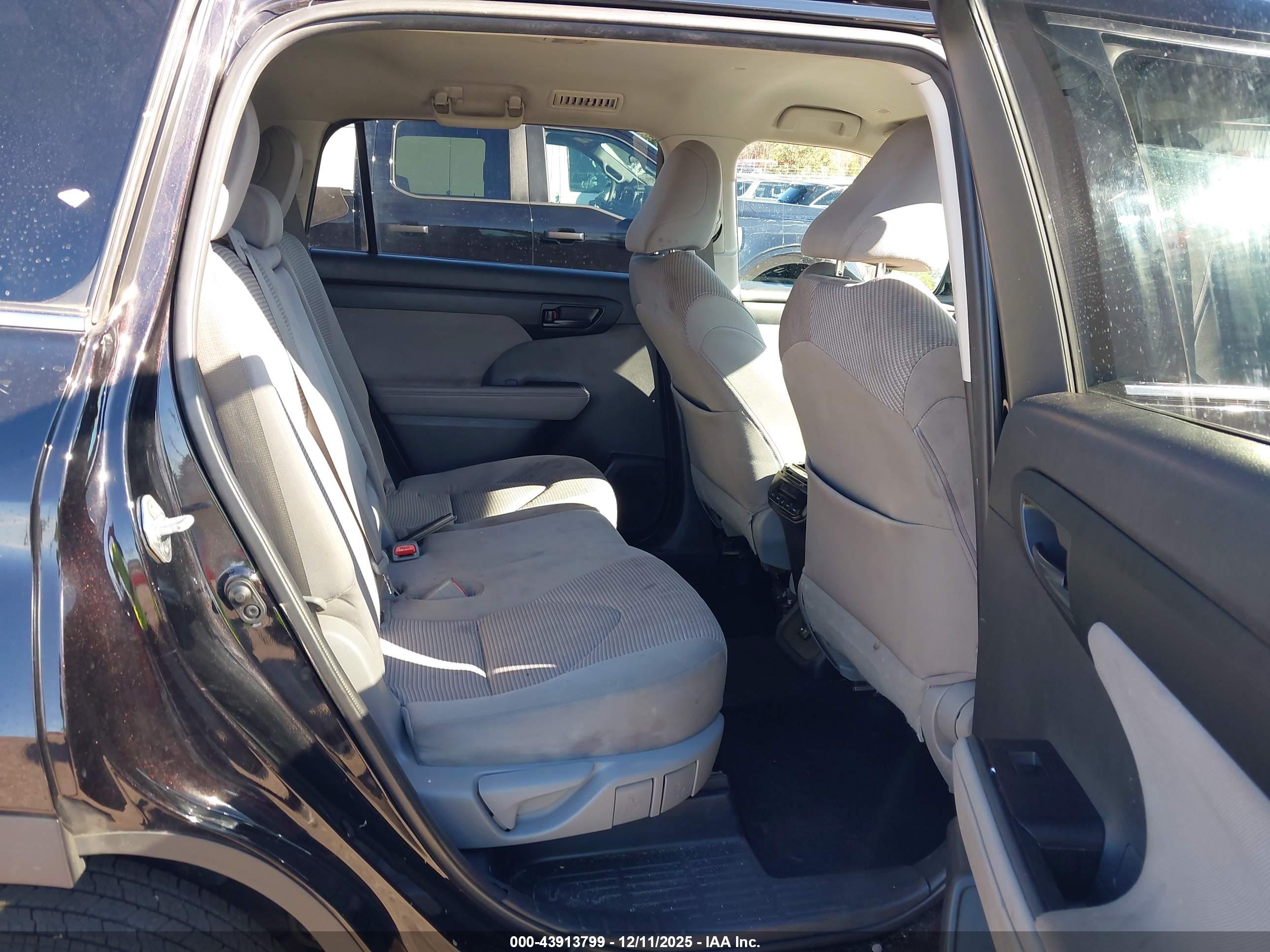 TOYOTA HIGHLANDER image 8