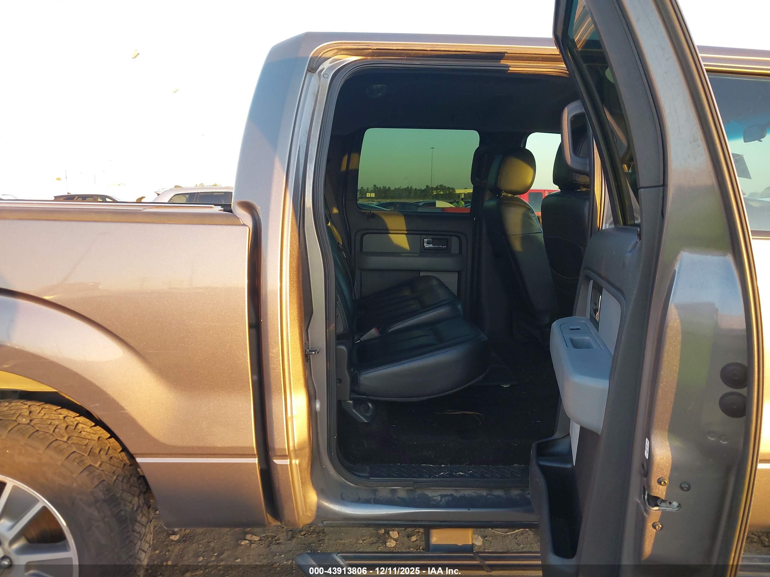 FORD F-150 image 8