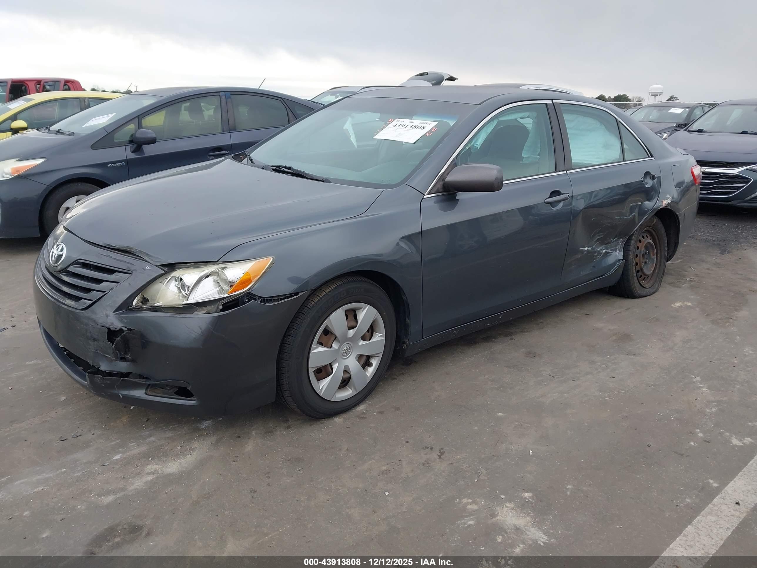 TOYOTA CAMRY image 2