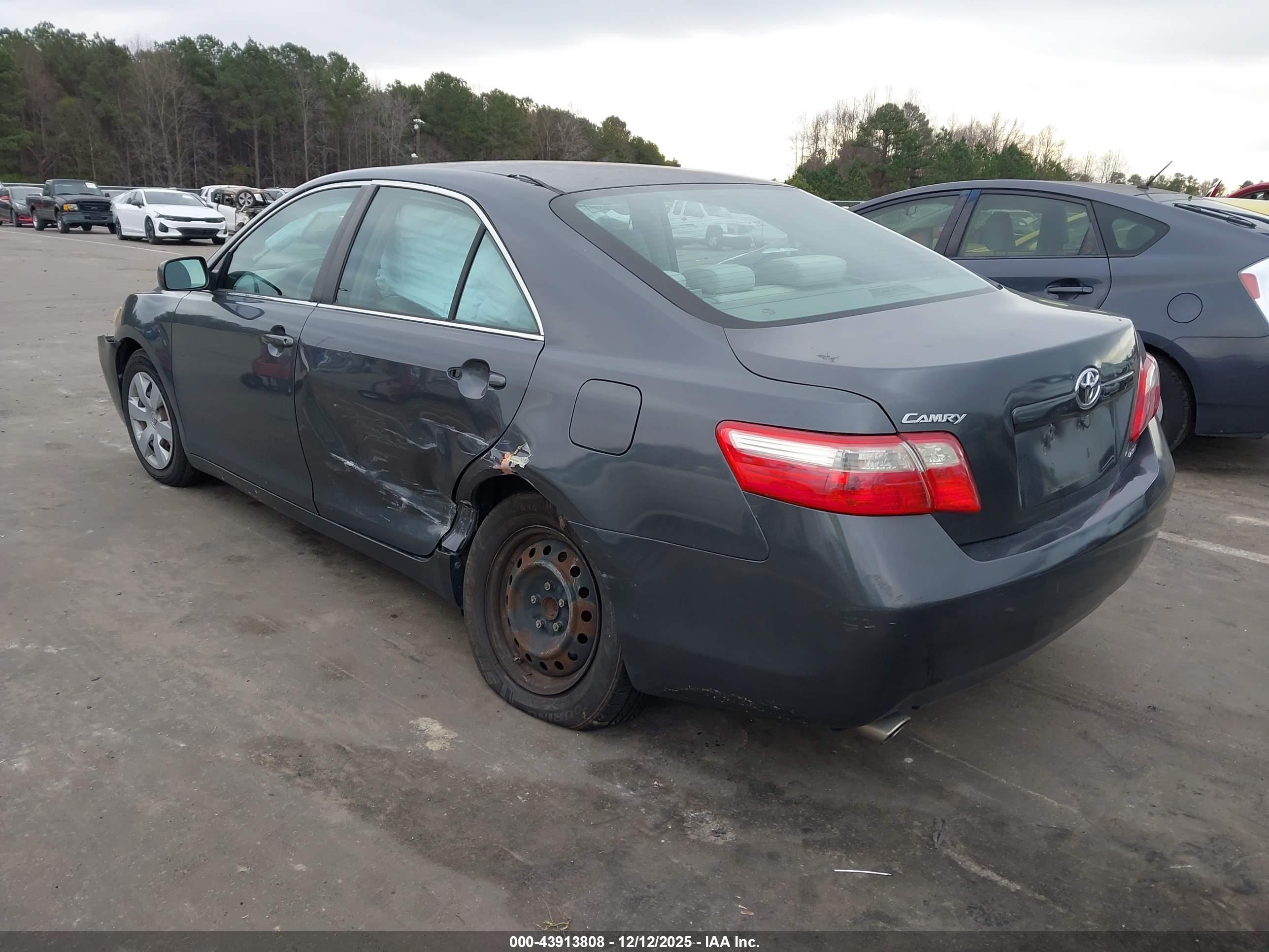 TOYOTA CAMRY image 3