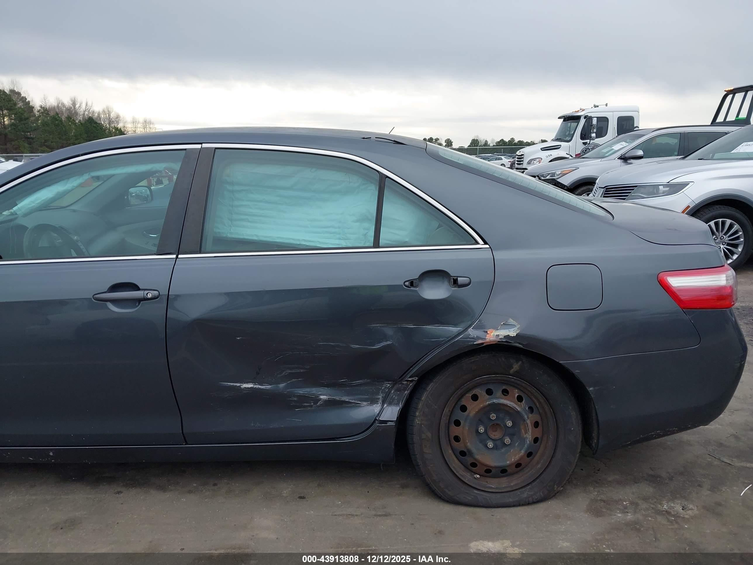 TOYOTA CAMRY image 6