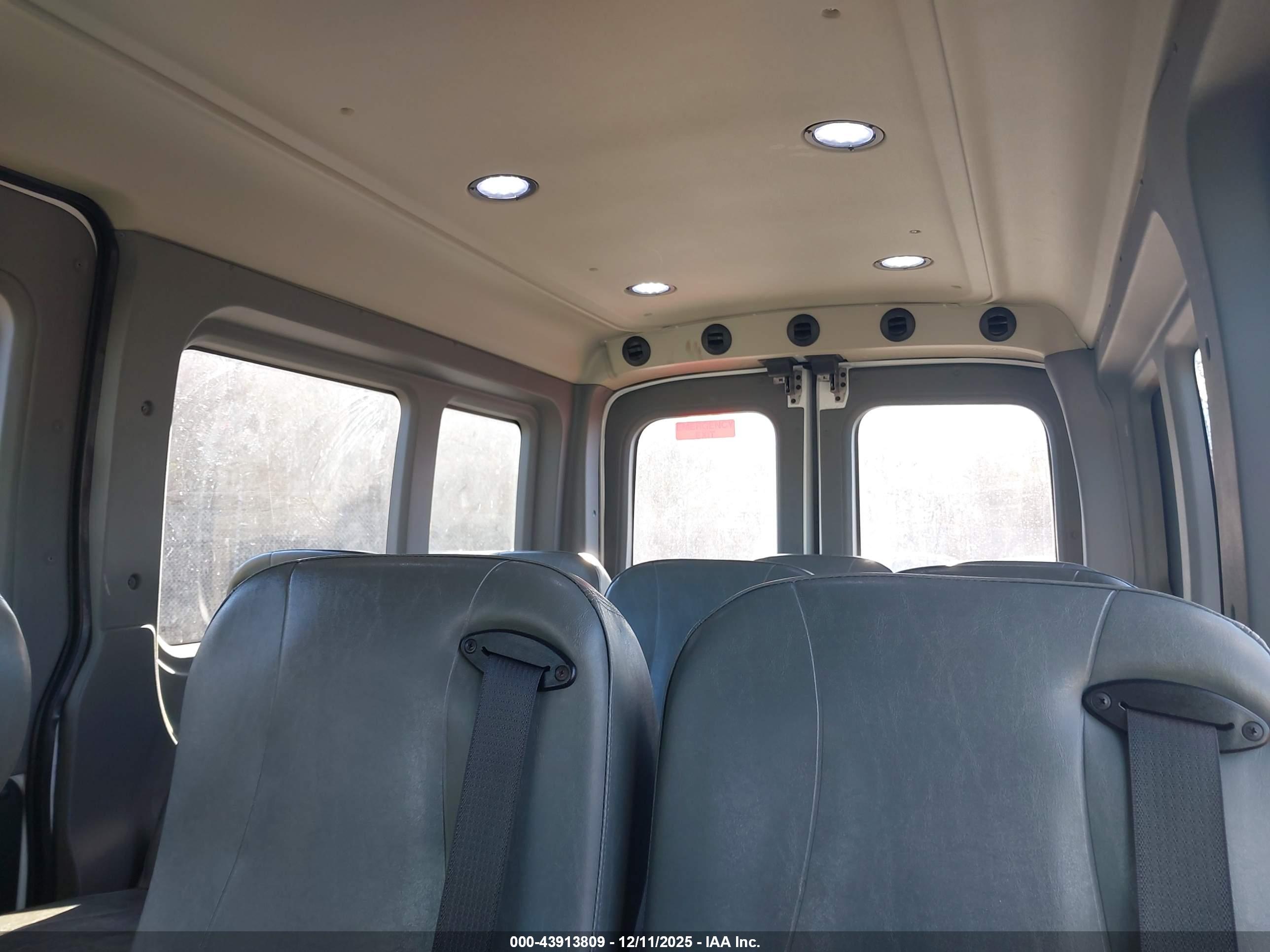 FORD TRANSIT-250 image 8