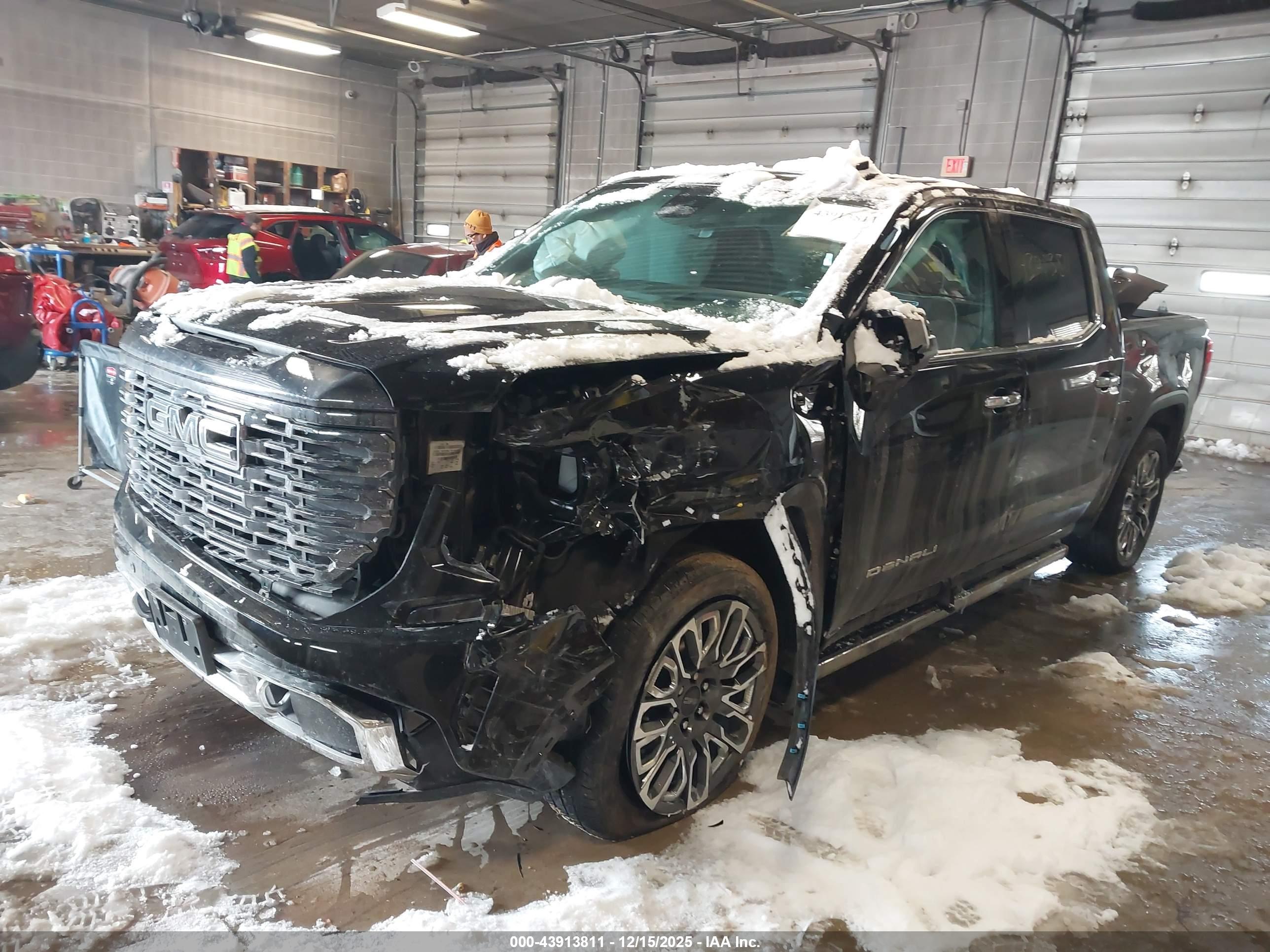 GMC SIERRA image 2