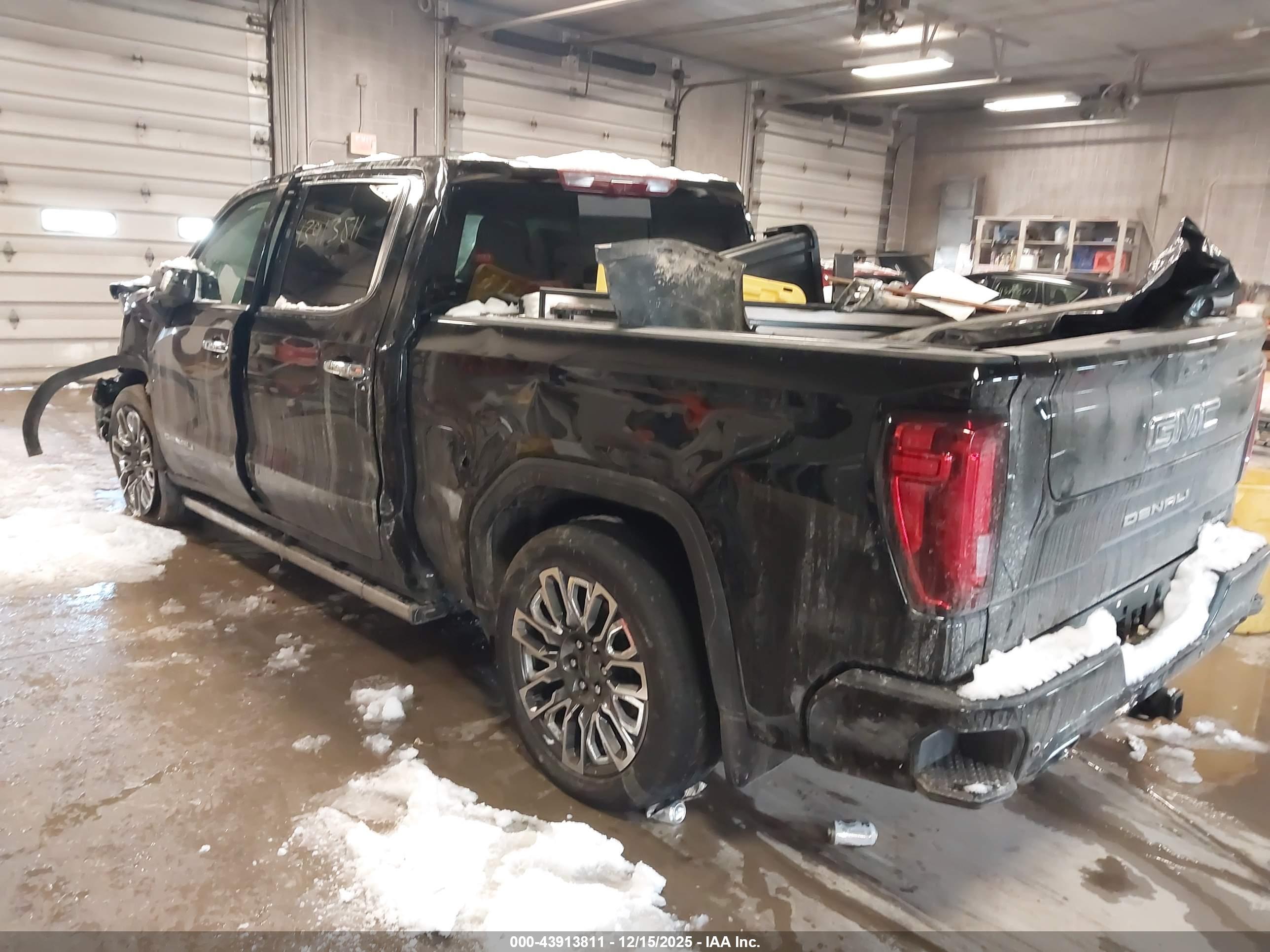 GMC SIERRA image 3