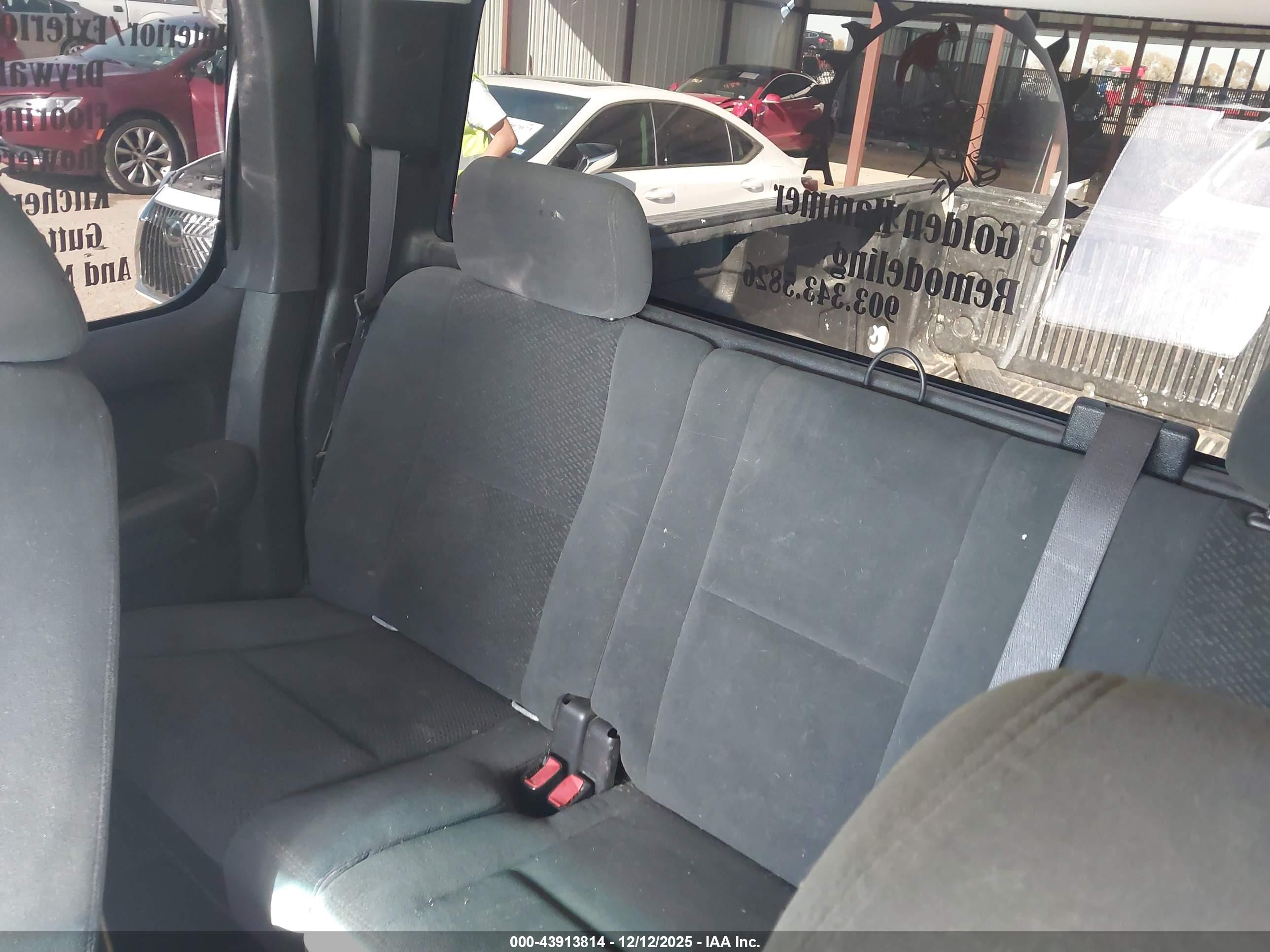 CHEVROLET SILVERADO image 8