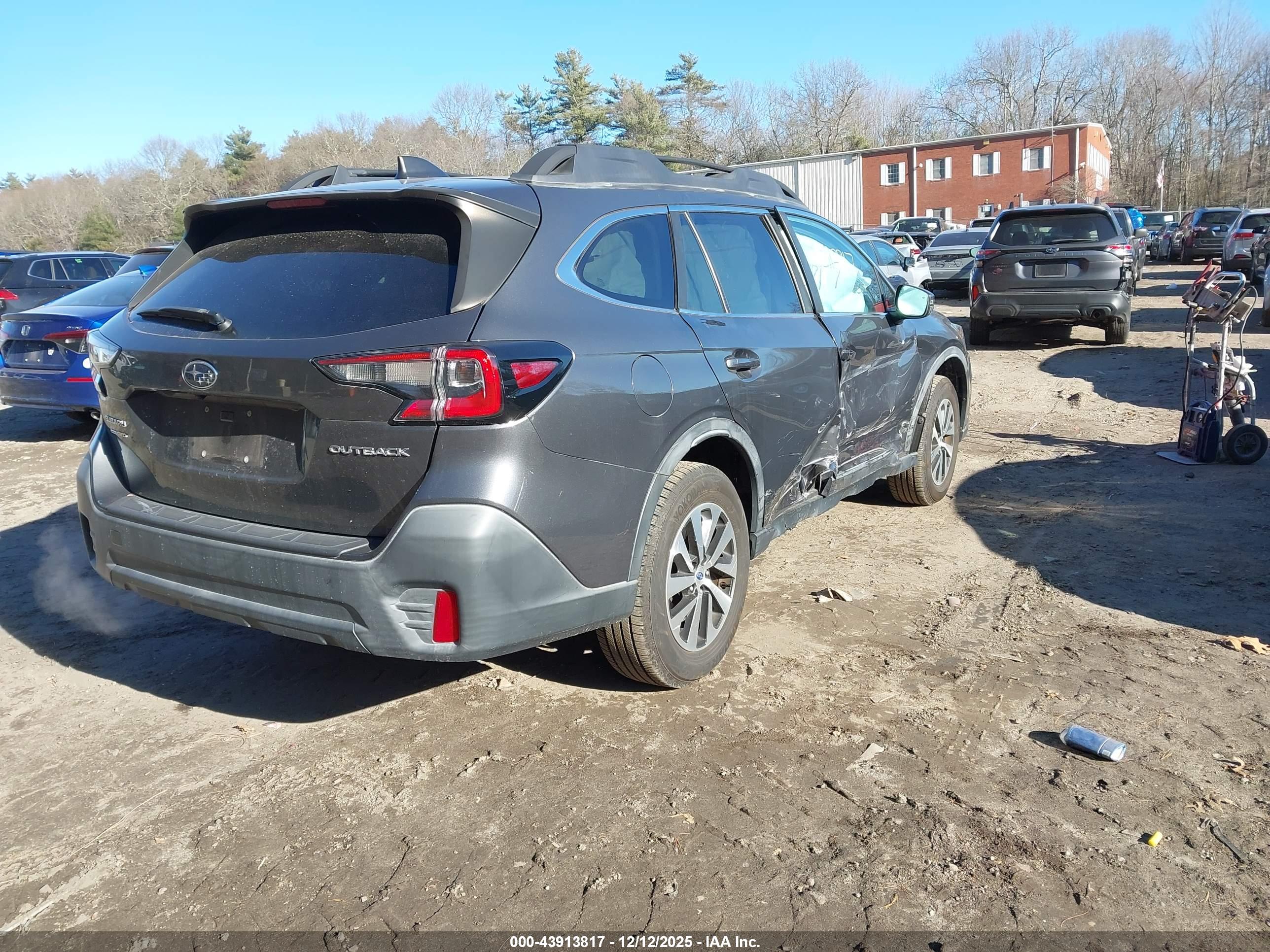 SUBARU OUTBACK image 4