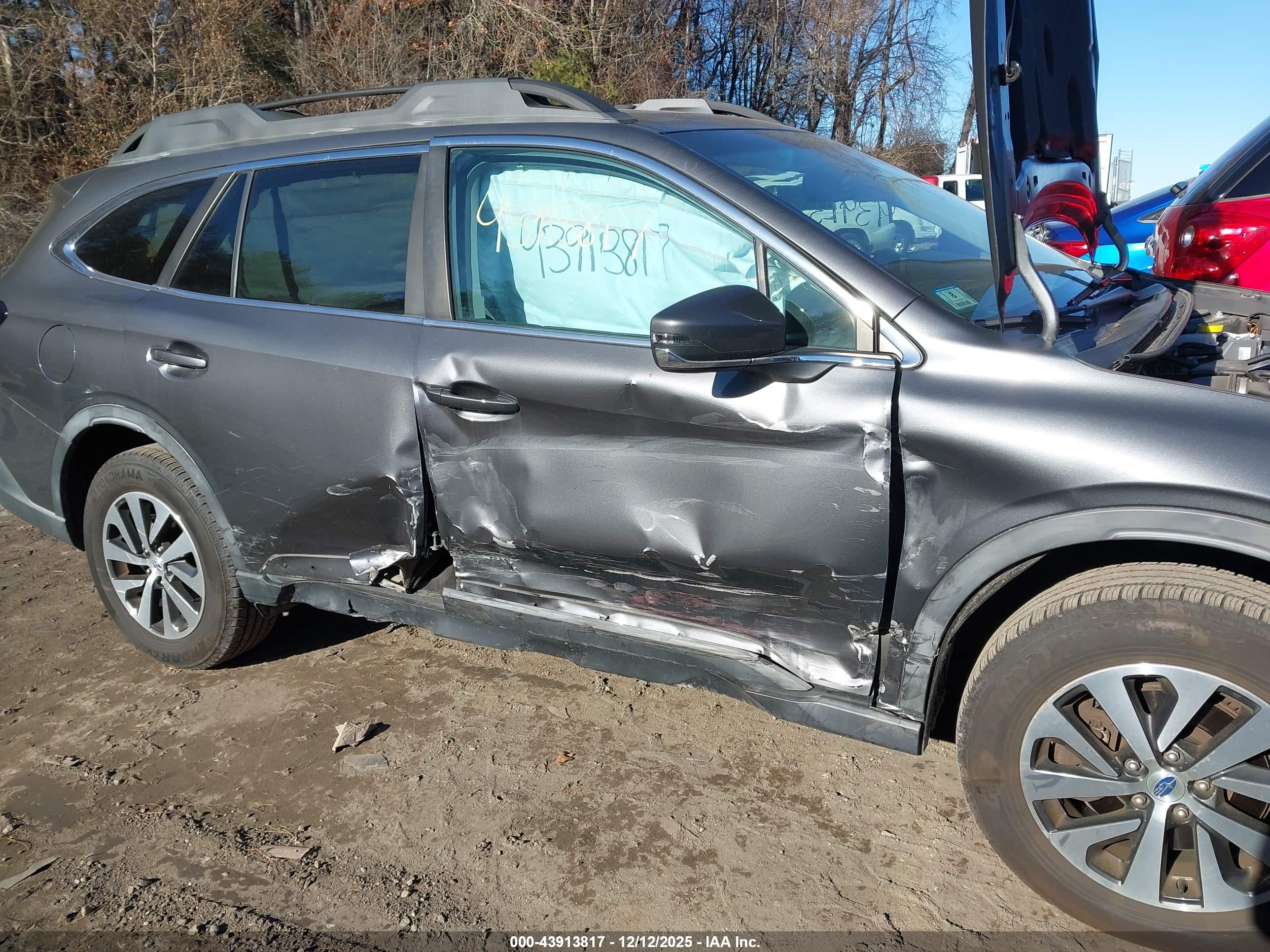 SUBARU OUTBACK image 6