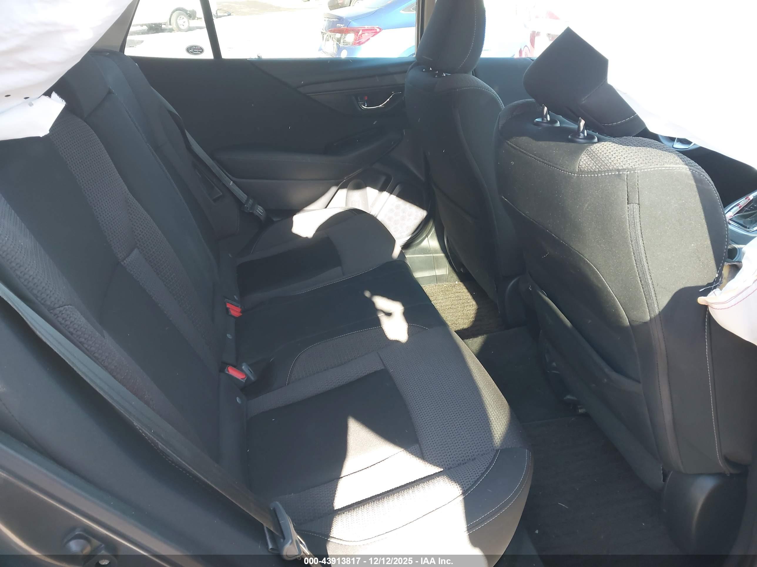 SUBARU OUTBACK image 8