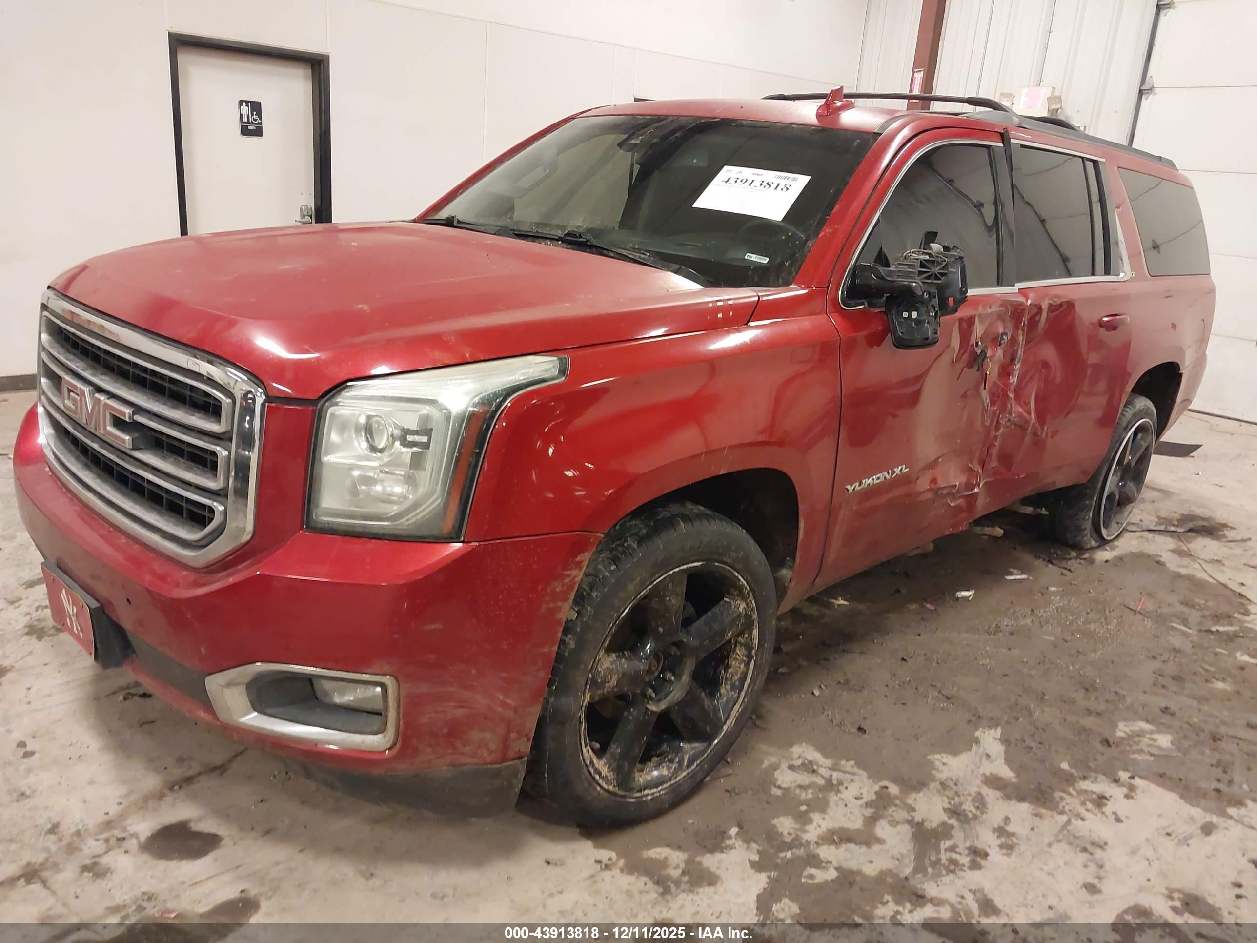 GMC YUKON image 2