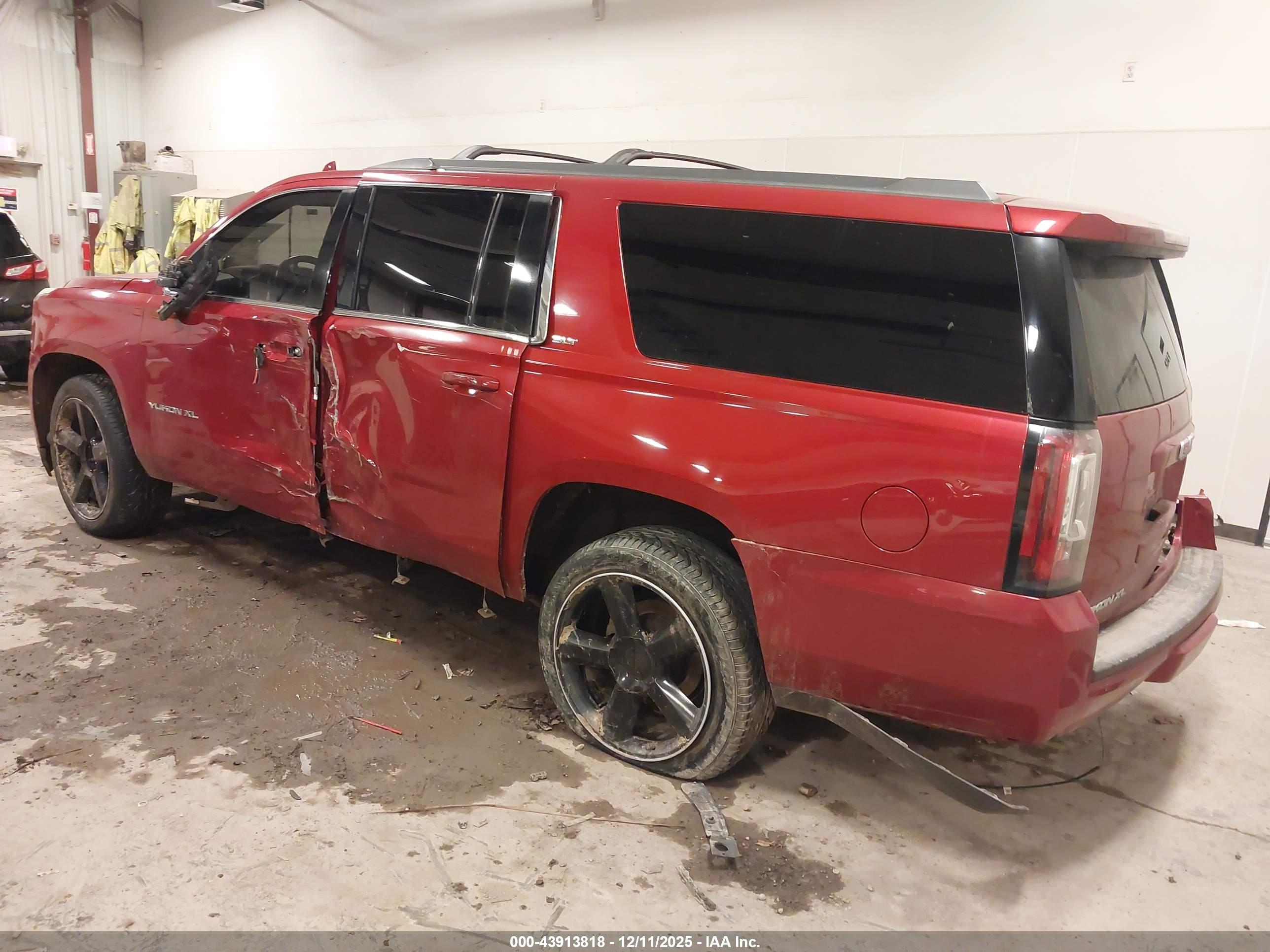 GMC YUKON image 3