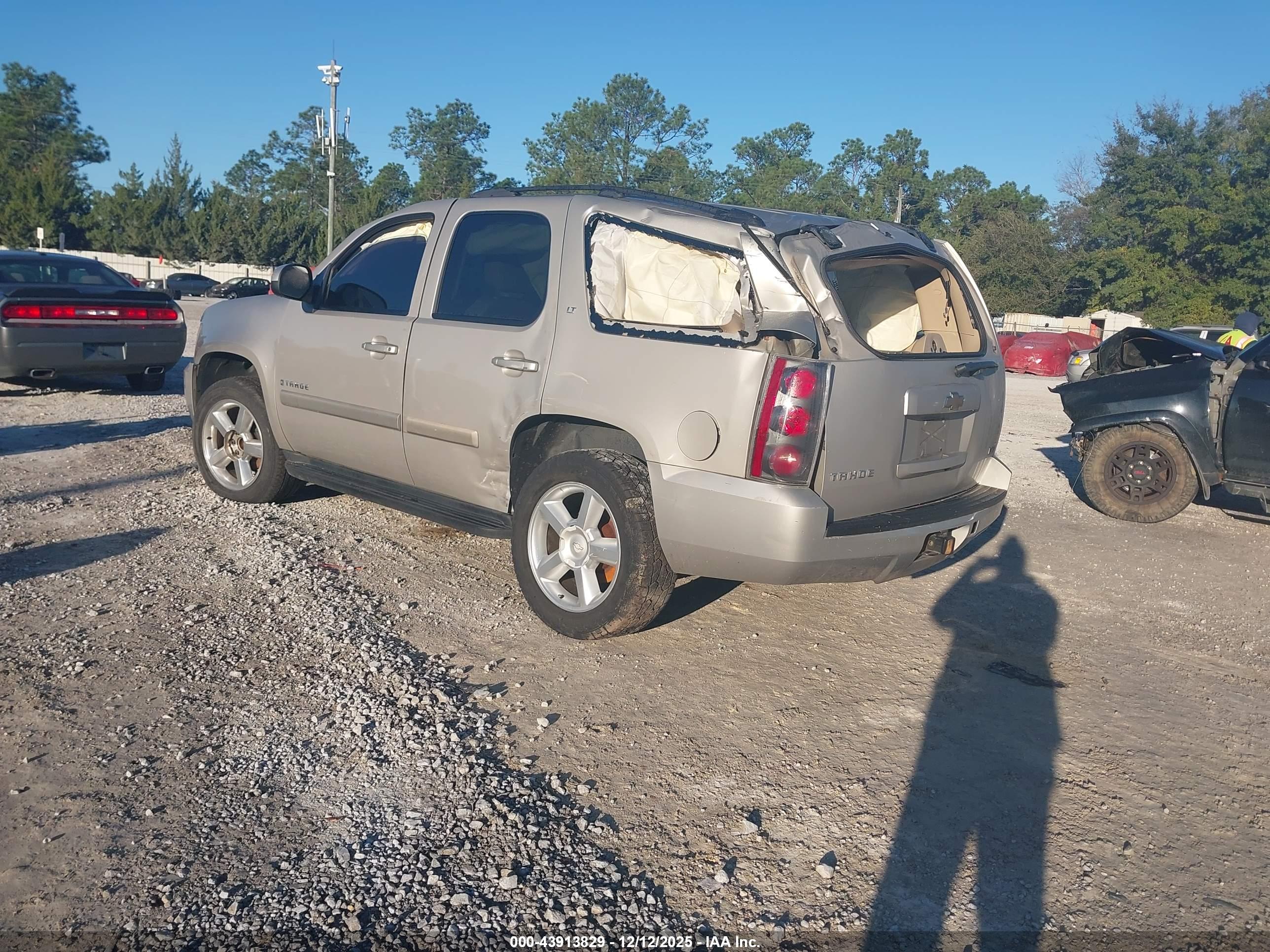 CHEVROLET TAHOE image 3