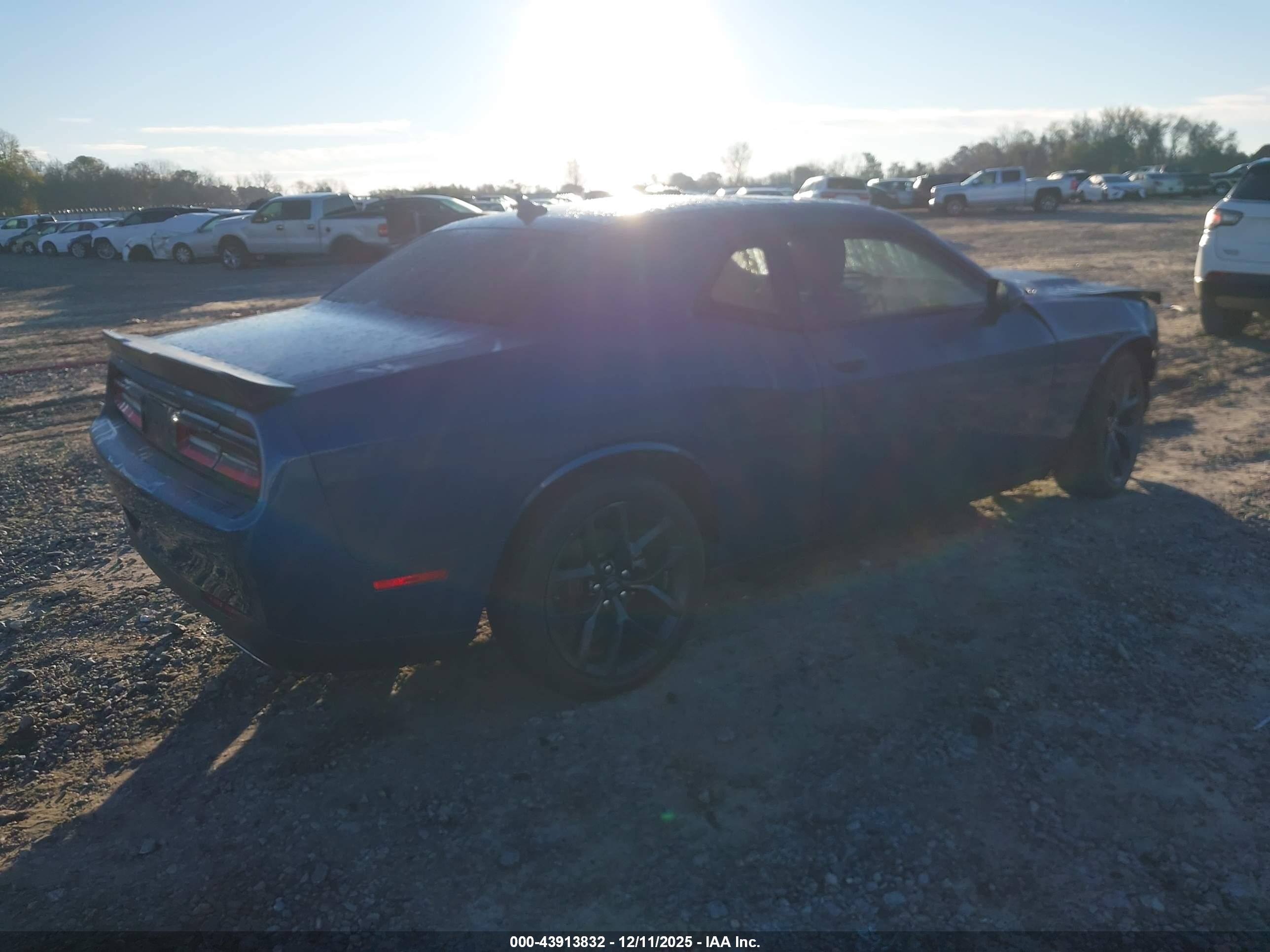 DODGE CHALLENGER image 4