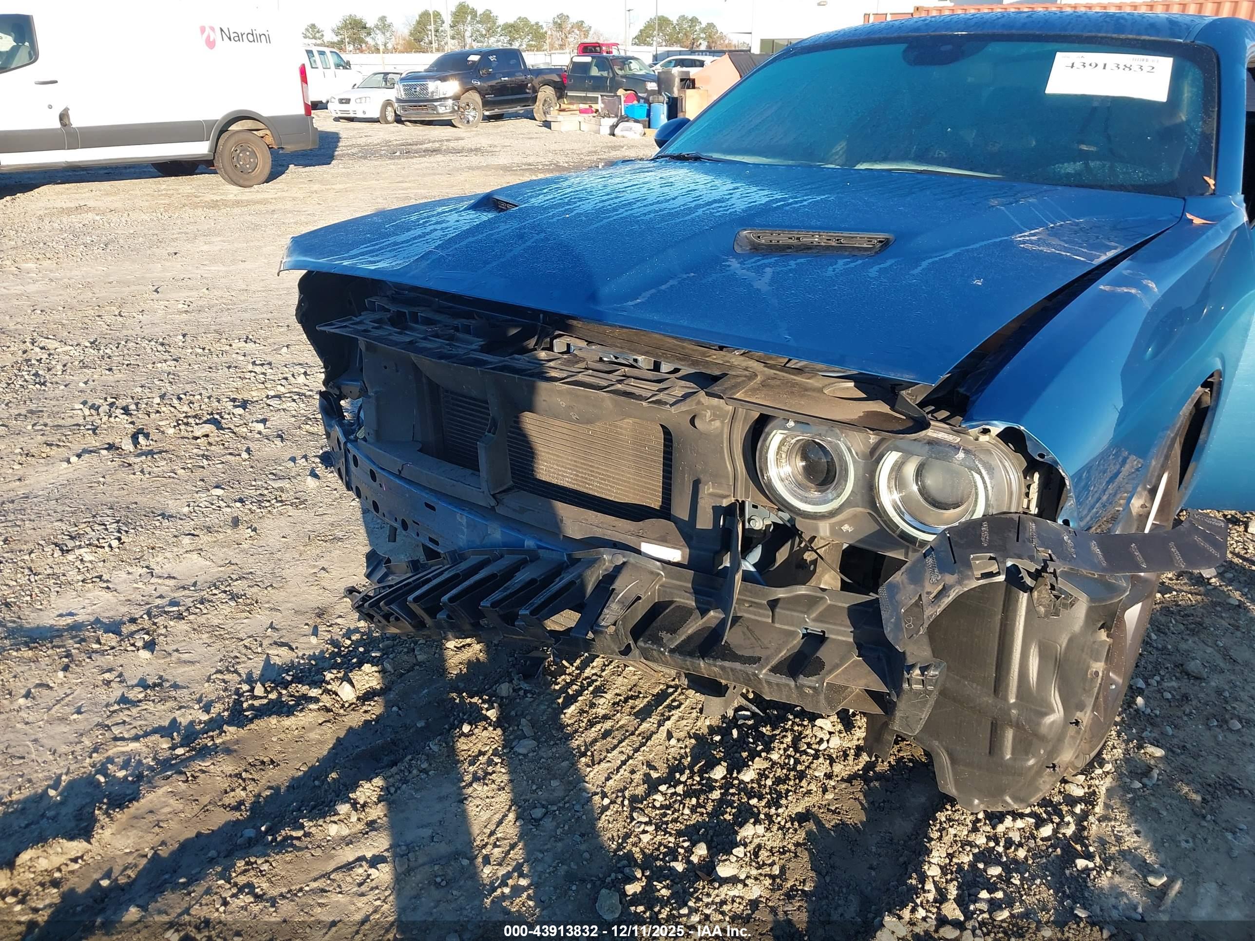DODGE CHALLENGER image 6