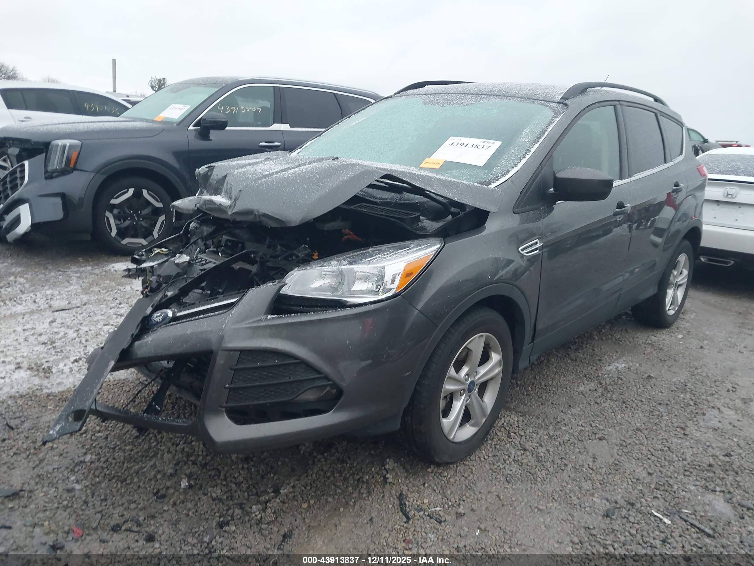 FORD ESCAPE image 2