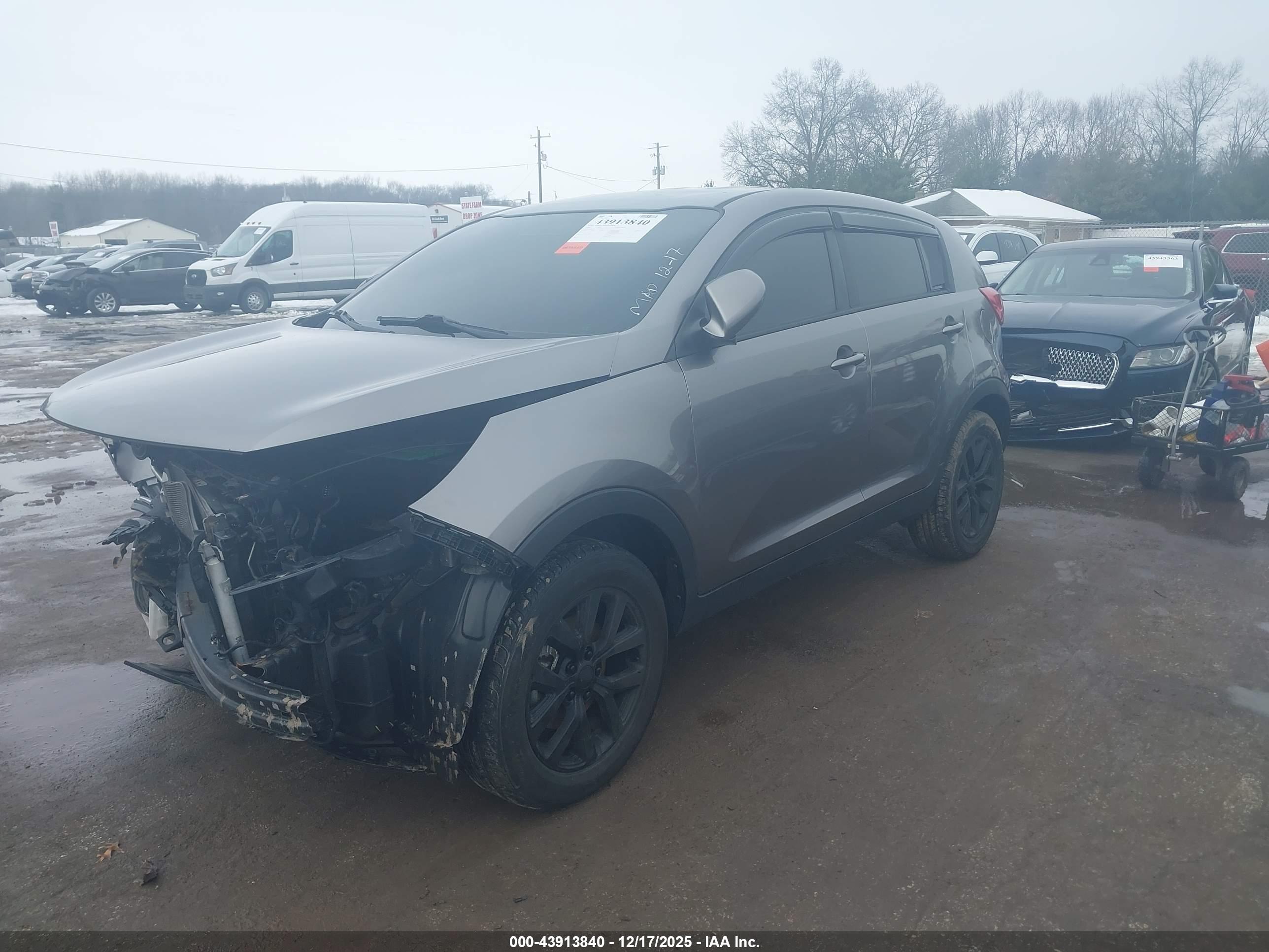 KIA SPORTAGE image 2