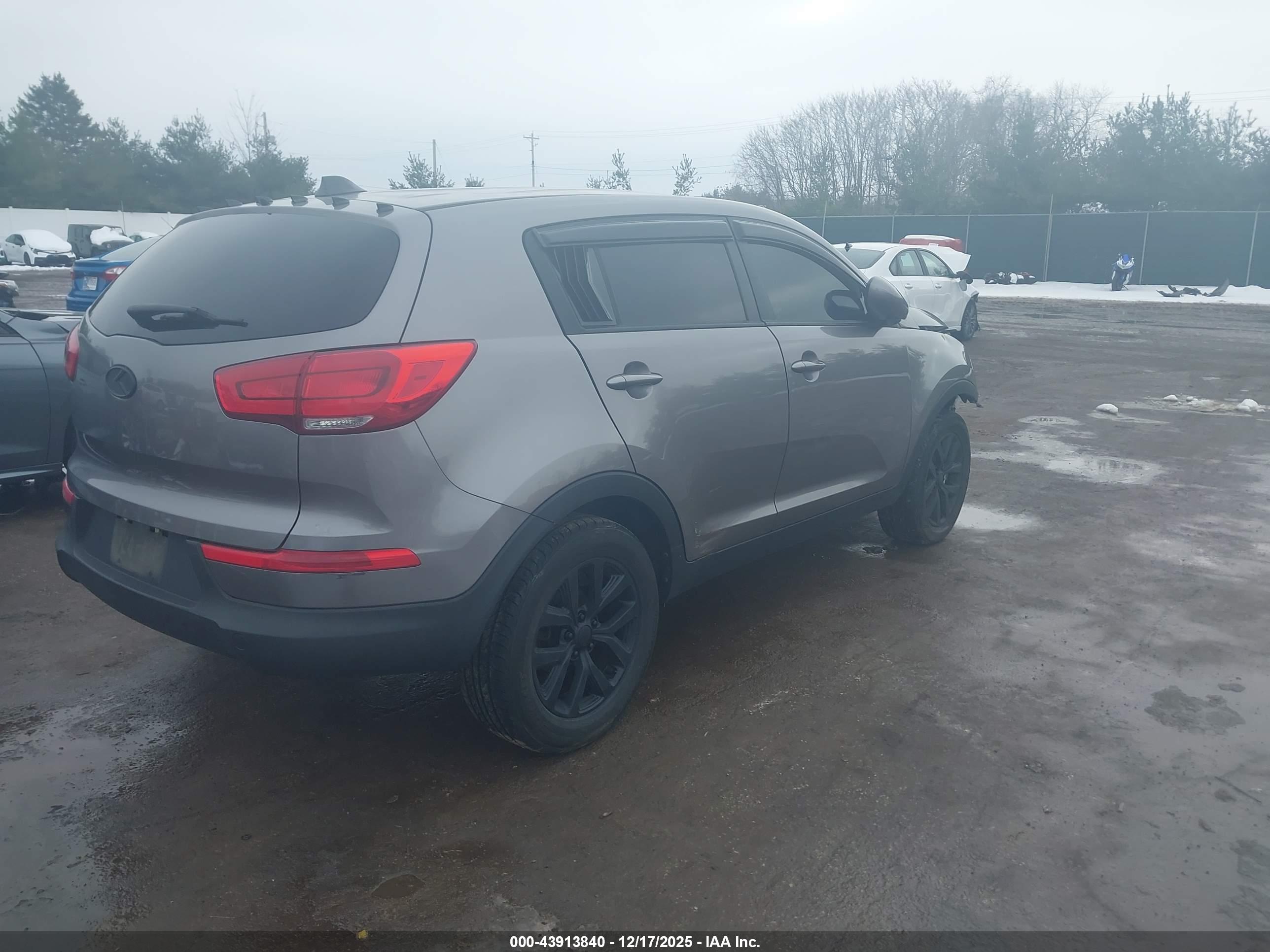 KIA SPORTAGE image 4