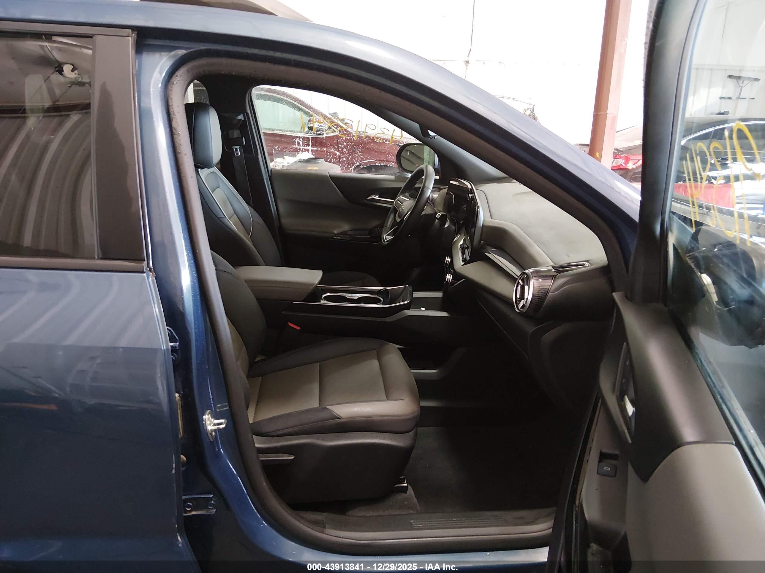 CHEVROLET EQUINOX image 5