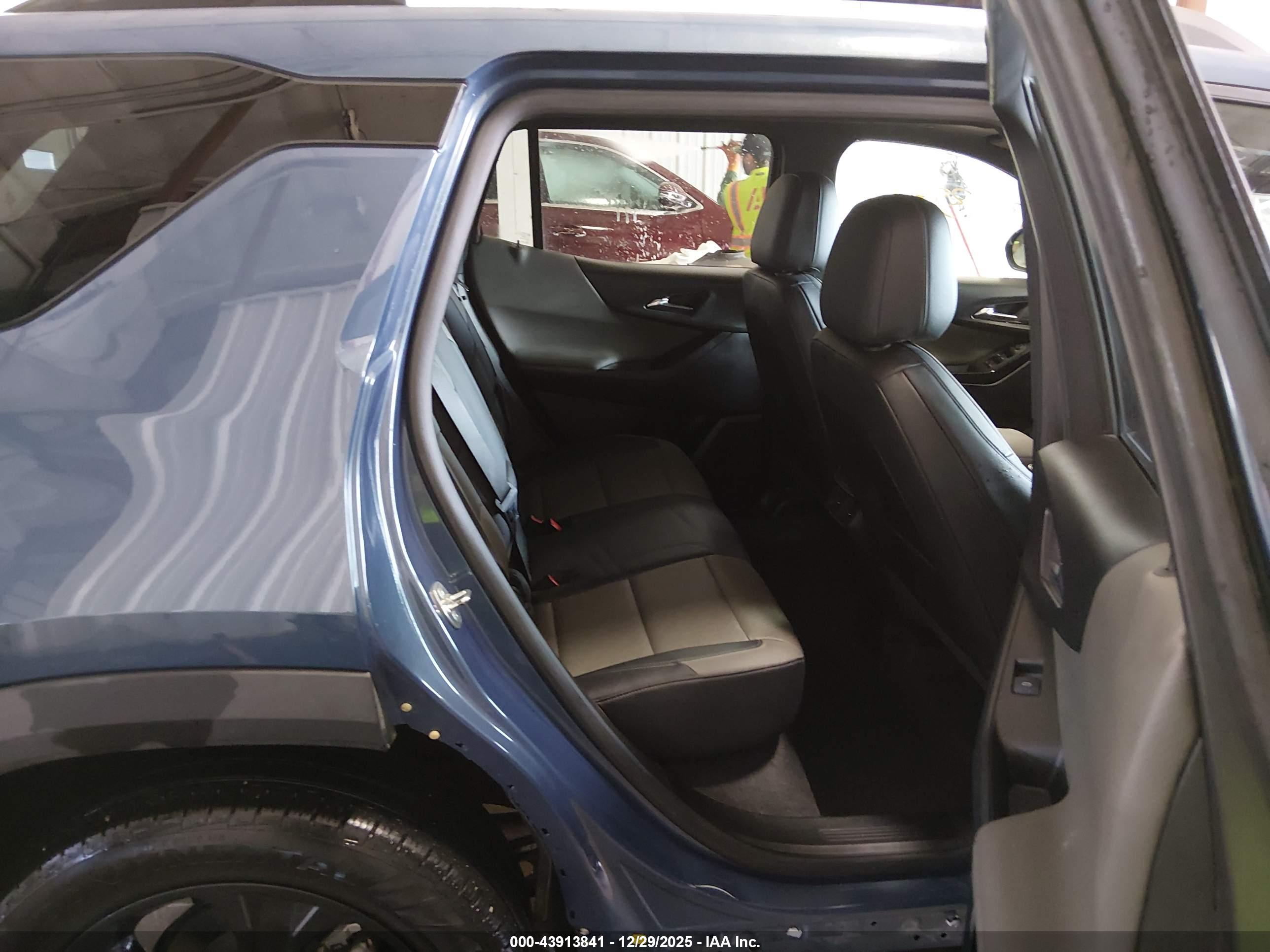 CHEVROLET EQUINOX image 8