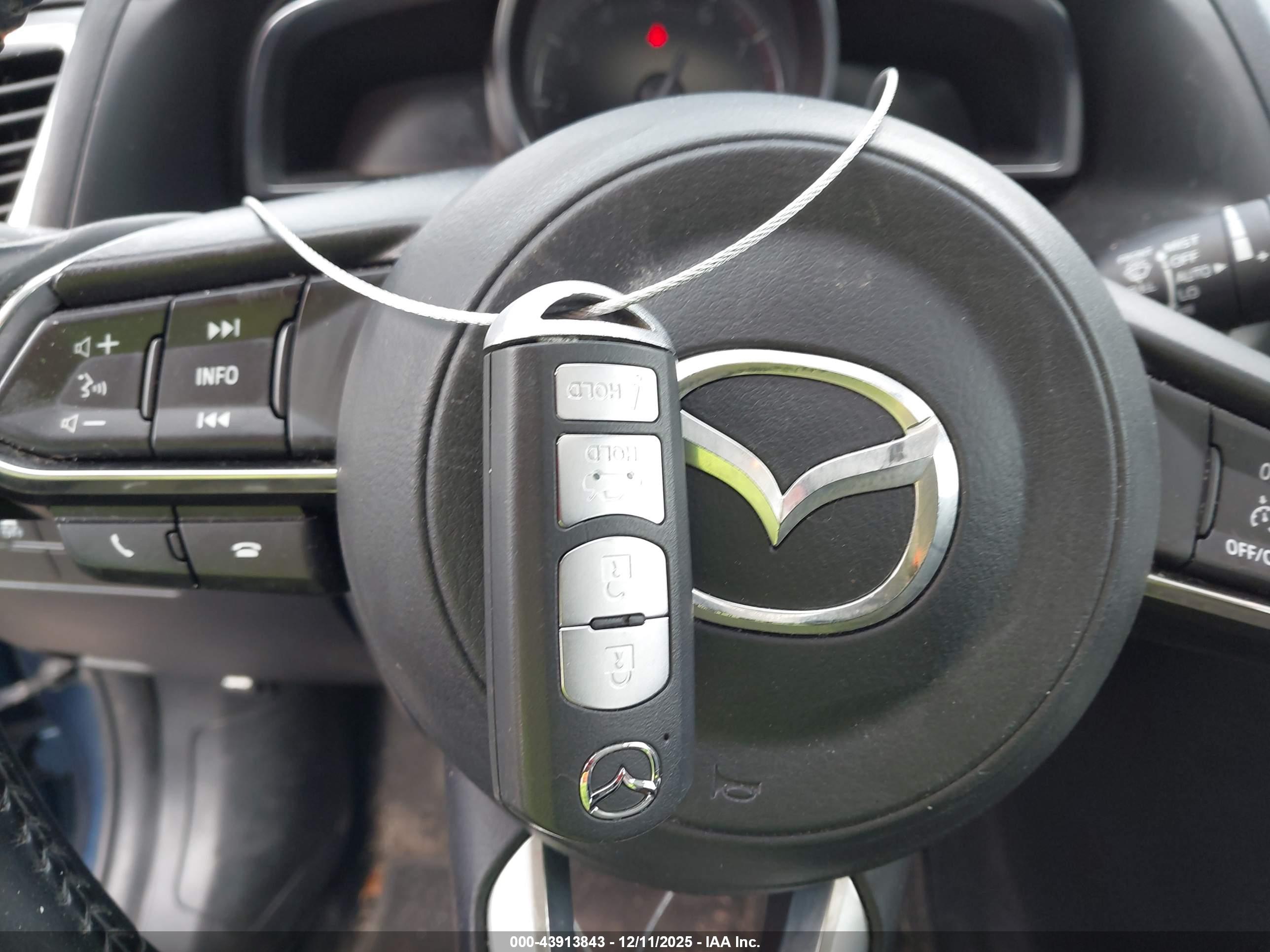 MAZDA MAZDA3 image 11