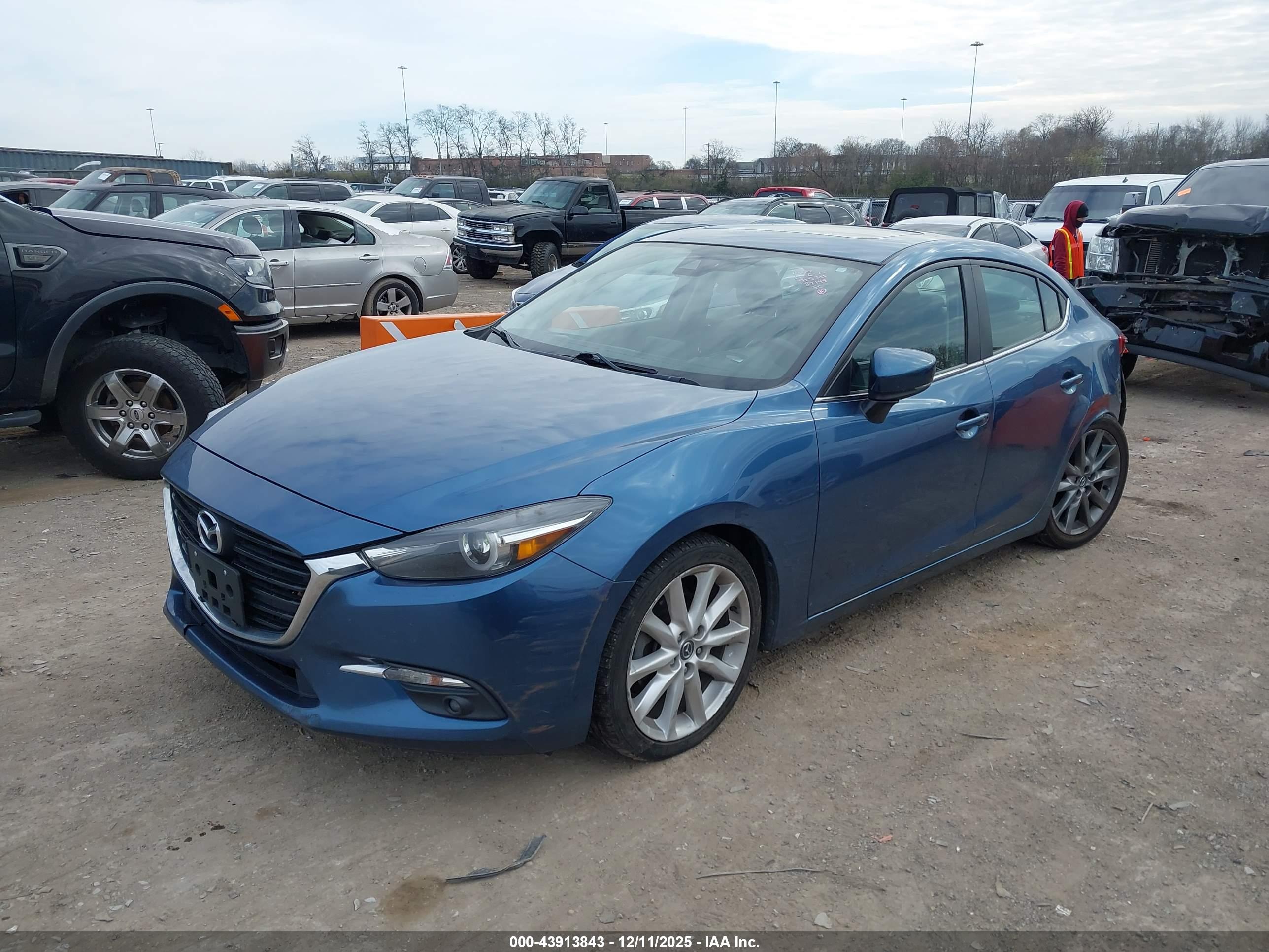 MAZDA MAZDA3 image 2