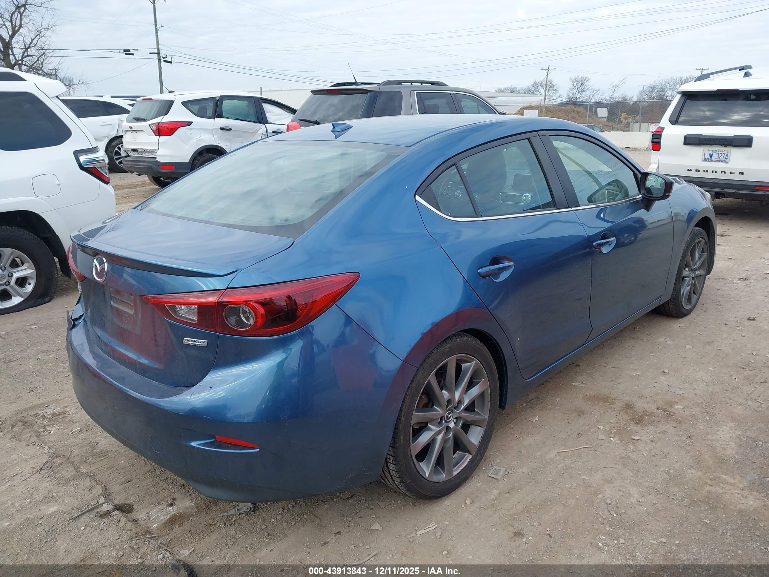 MAZDA MAZDA3 image 4