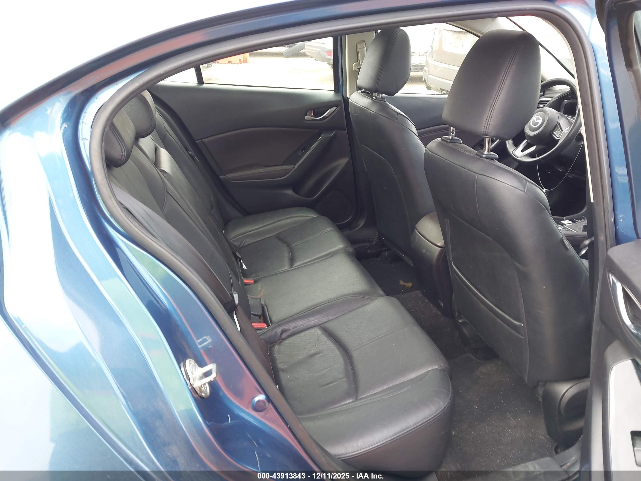 MAZDA MAZDA3 image 8