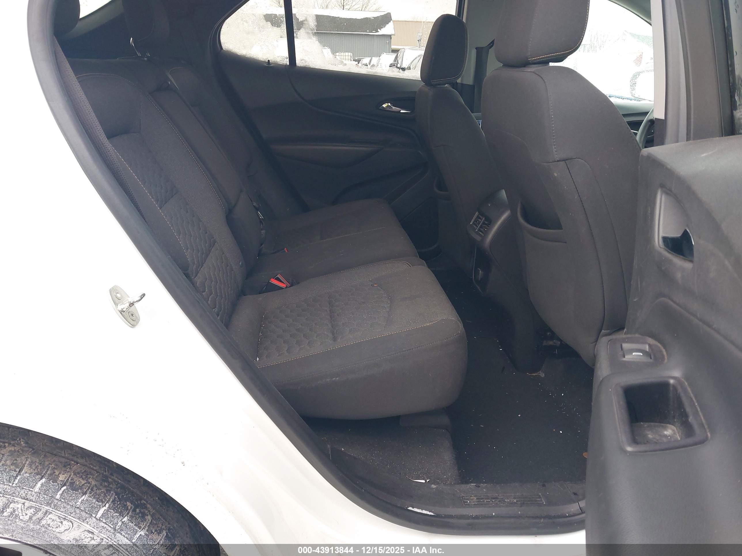 CHEVROLET EQUINOX image 8