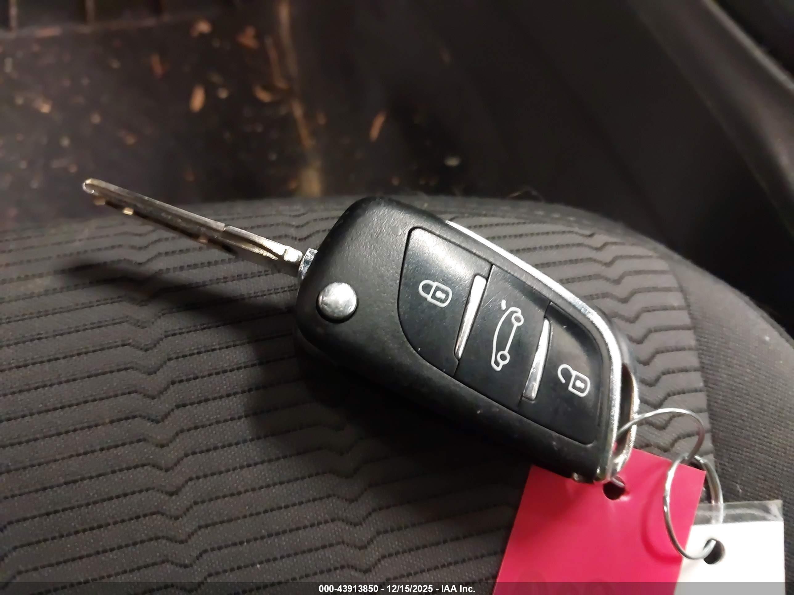 VOLKSWAGEN BEETLE image 11