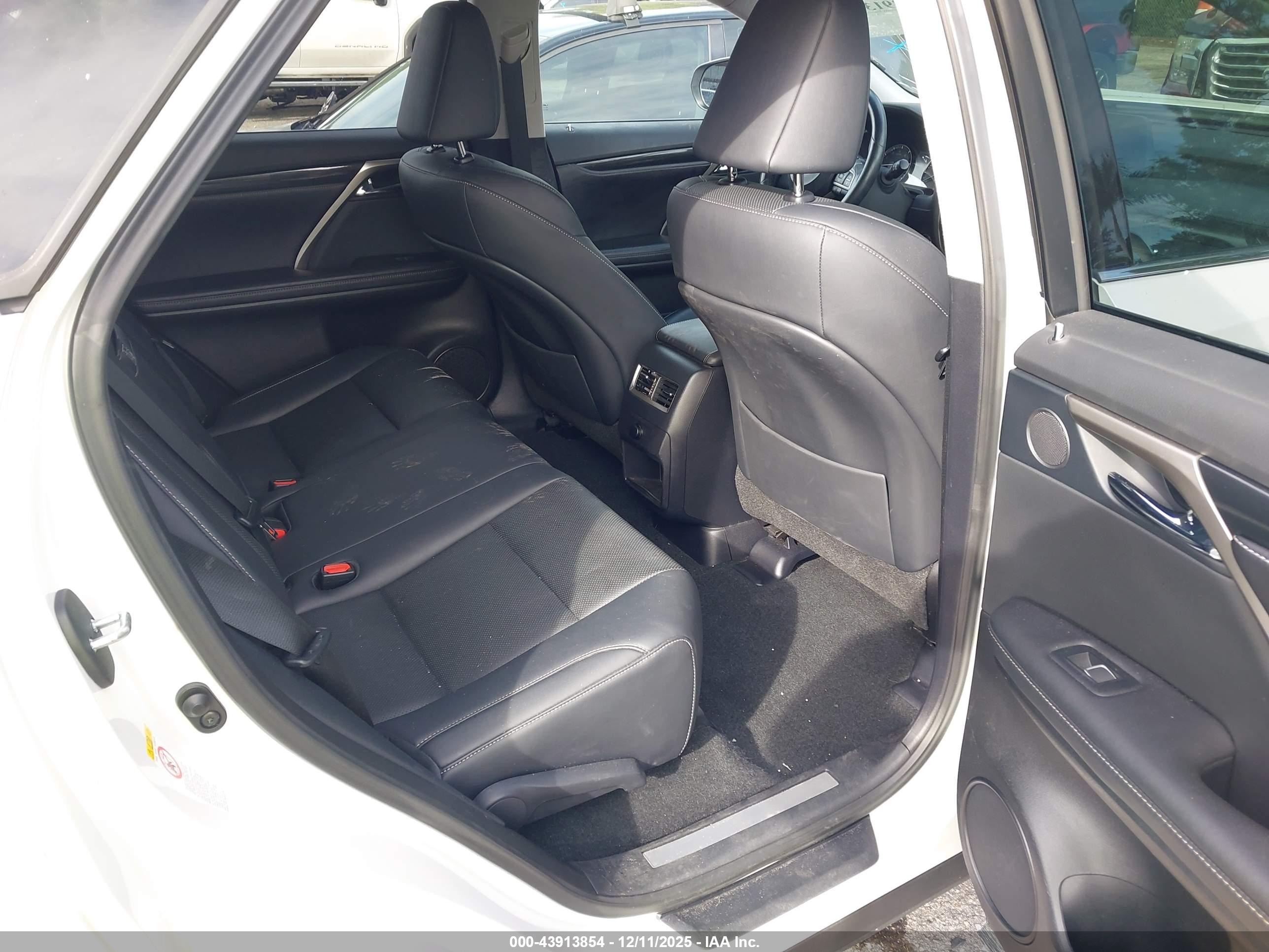 LEXUS RX image 8