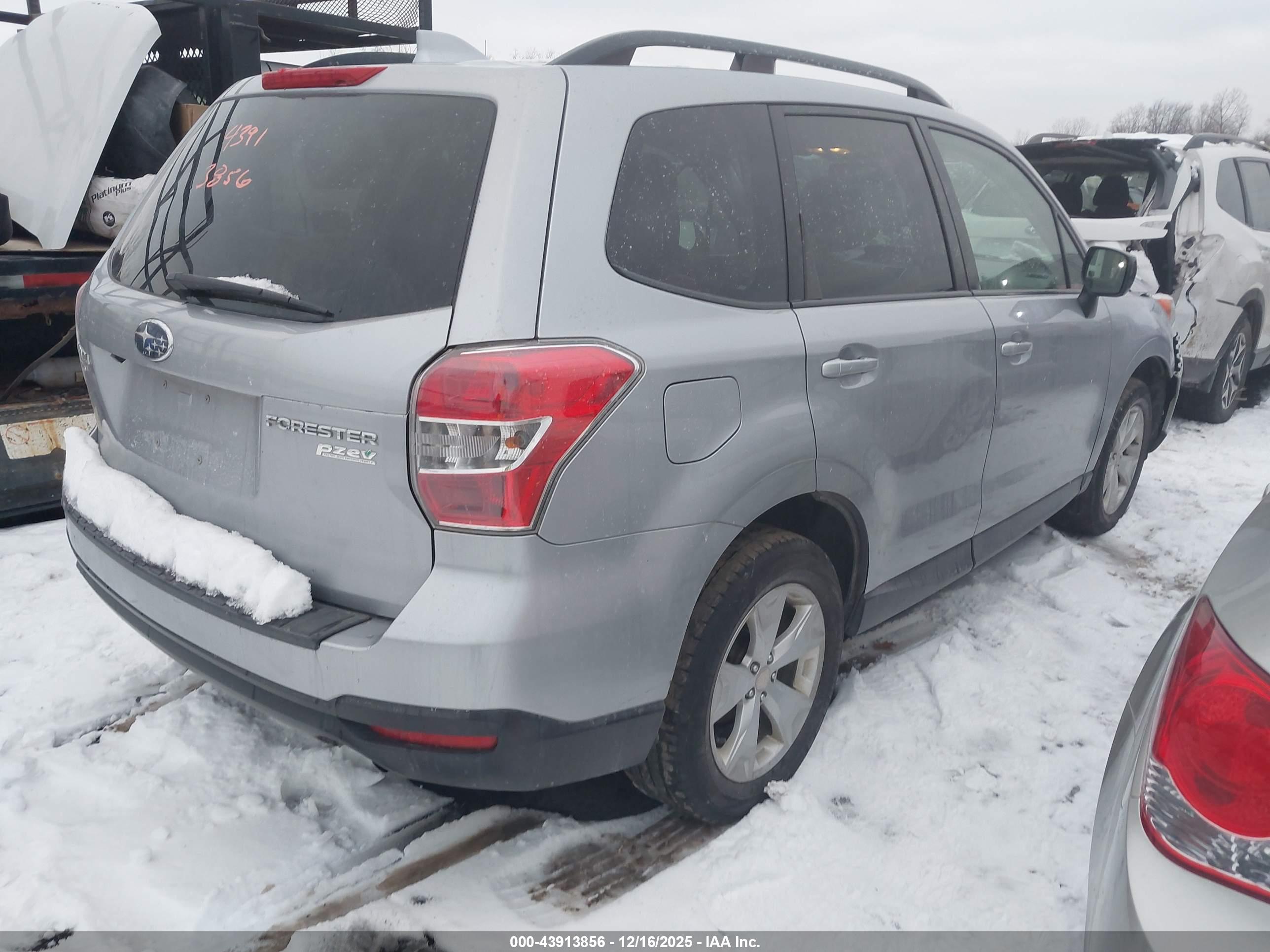 SUBARU FORESTER image 4