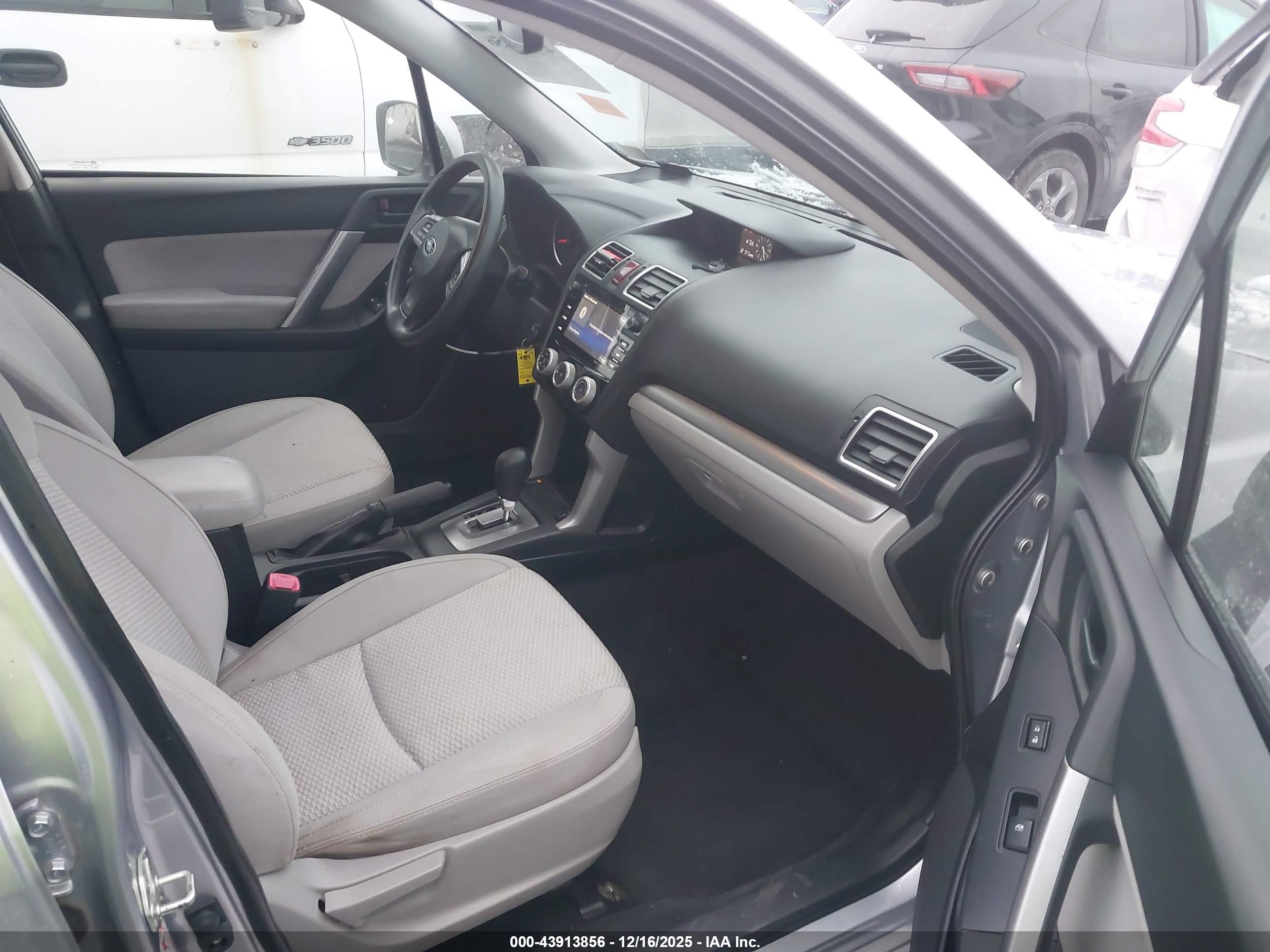 SUBARU FORESTER image 5