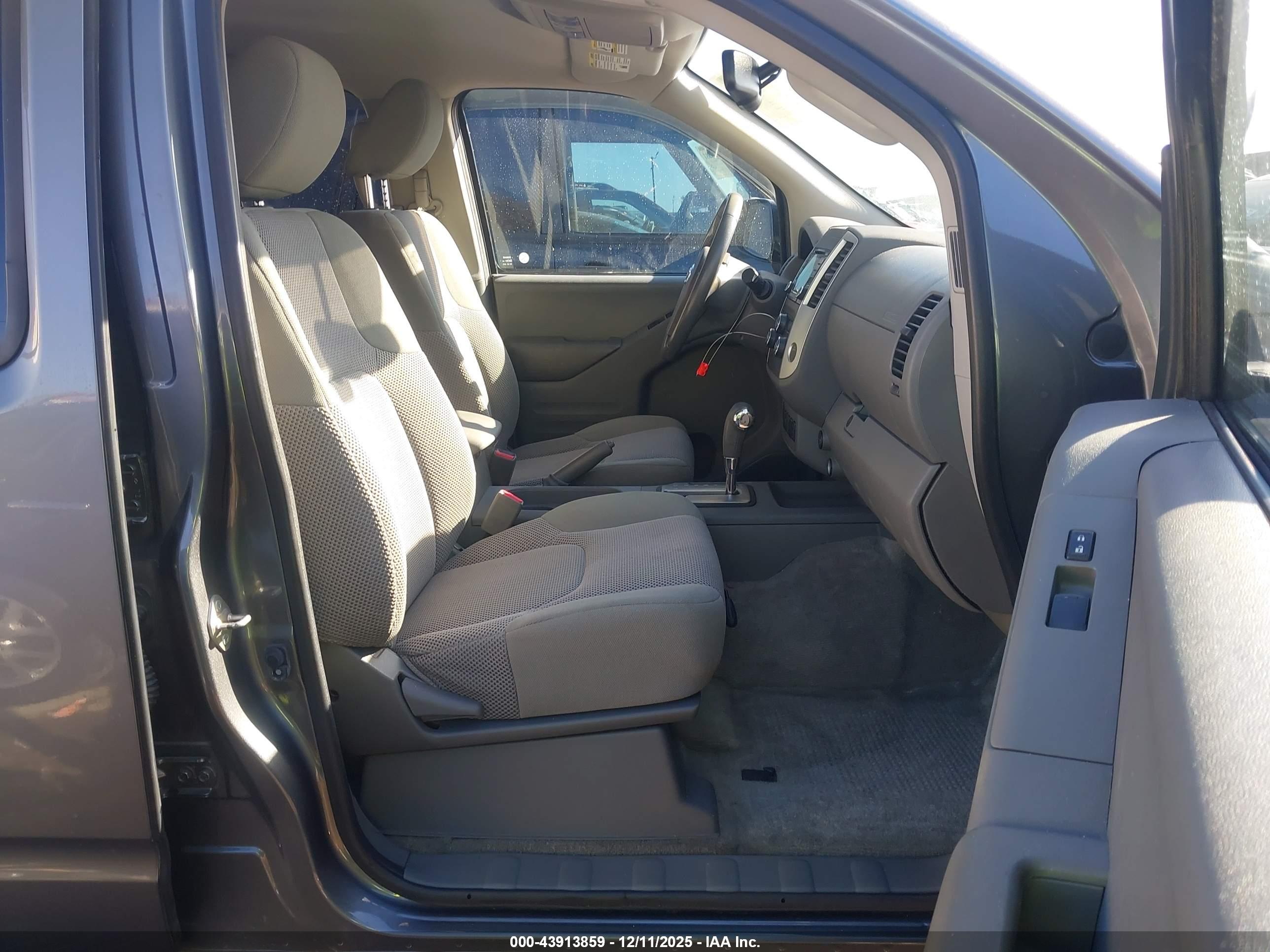 NISSAN FRONTIER image 5