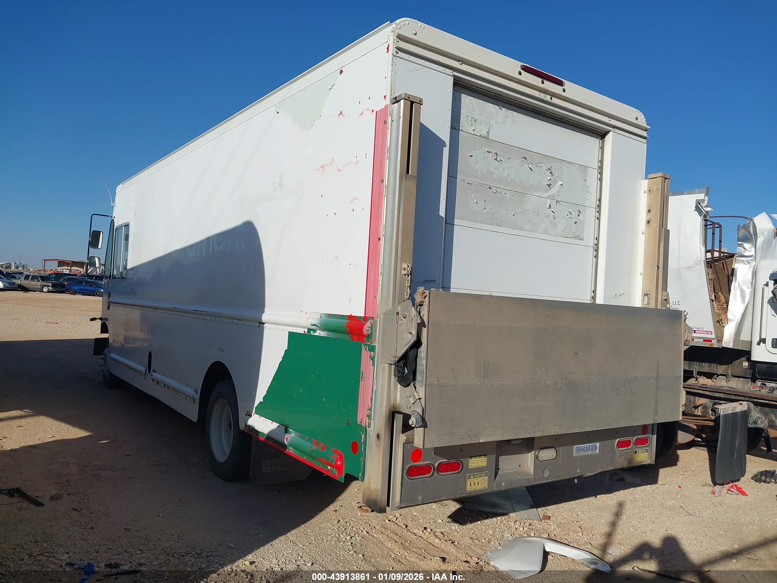 FREIGHTLINER CHASSIS image 3